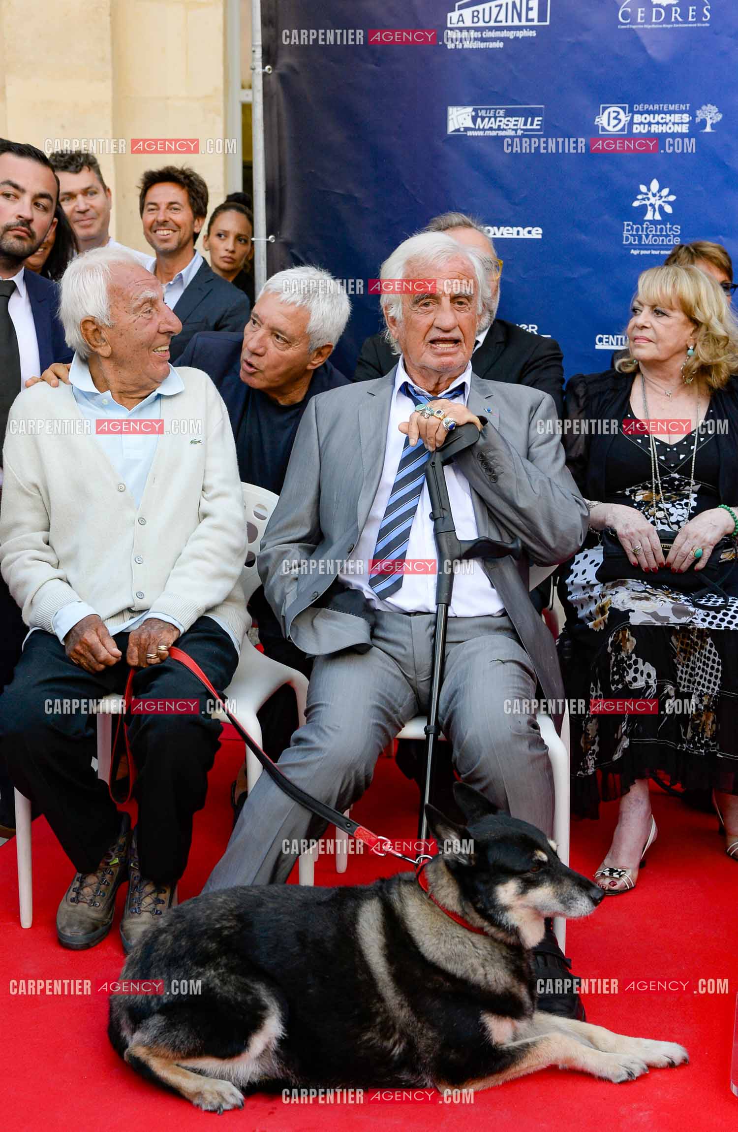 La ville de Marseille fête la carrière de l'acteur Jean-Paul Belmondo  lors d'une exposition qui lui ait consacrée au Château de la Buzine. Cet évènement se déroule en présence de Monsieur Jean-Paul Belmondo, et de nombreux amis de la star venus tout spécialement à Marseille pour participer à l’hommage qui lui est rendu.