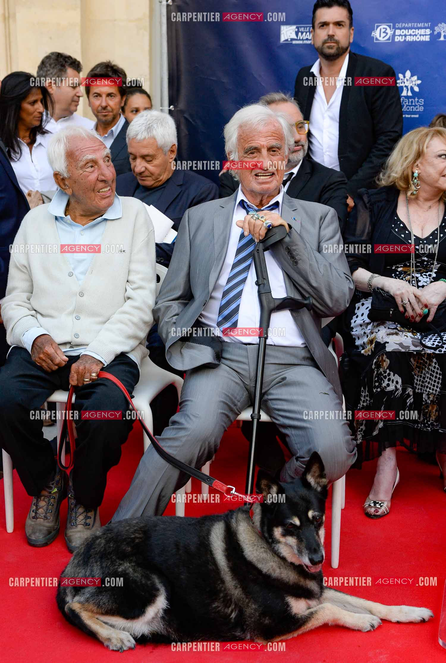 La ville de Marseille fête la carrière de l'acteur Jean-Paul Belmondo  lors d'une exposition qui lui ait consacrée au Château de la Buzine. Cet évènement se déroule en présence de Monsieur Jean-Paul Belmondo, et de nombreux amis de la star venus tout spécialement à Marseille pour participer à l’hommage qui lui est rendu.
