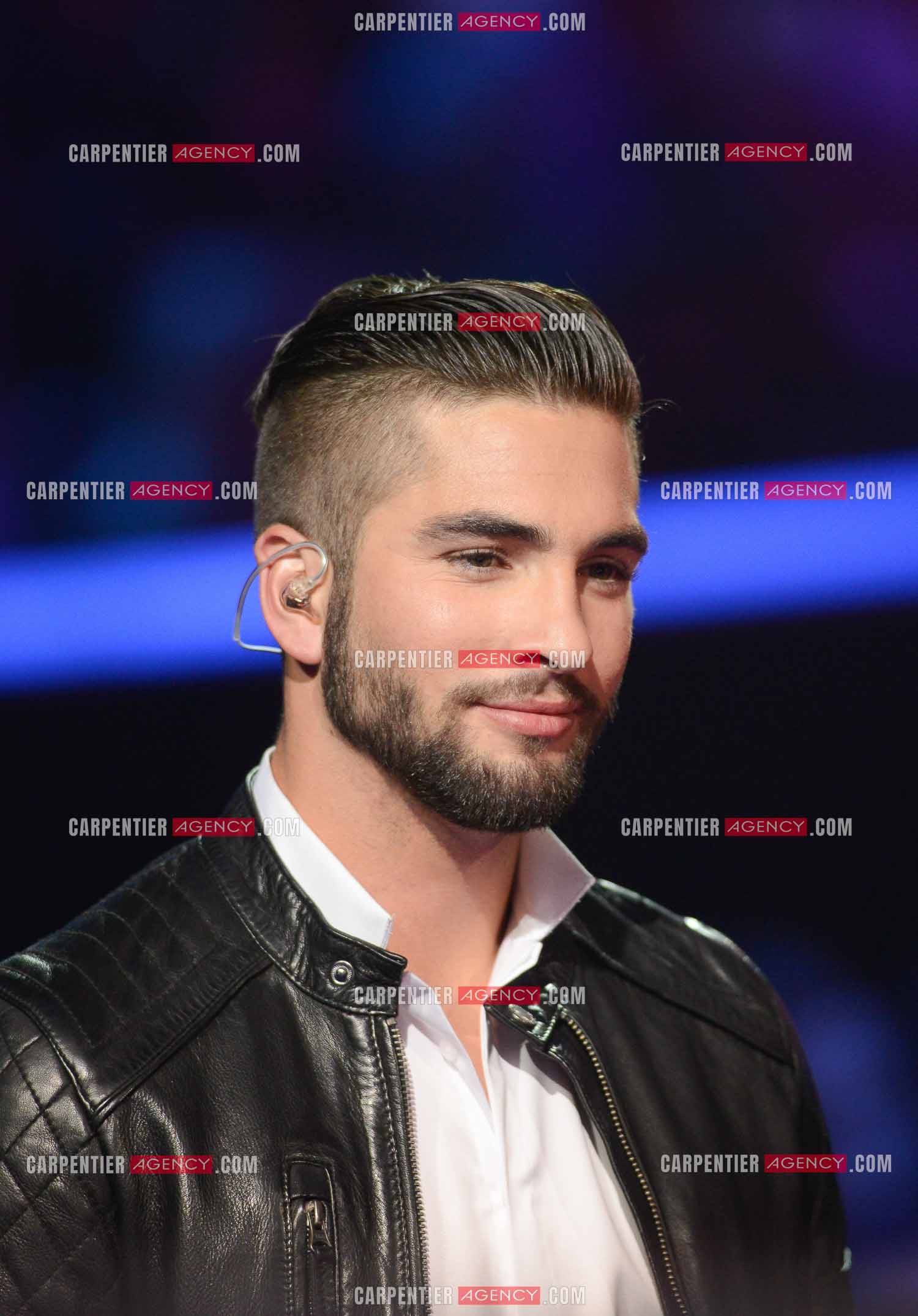 Le chanteur KENDJI GIRAC en concert.