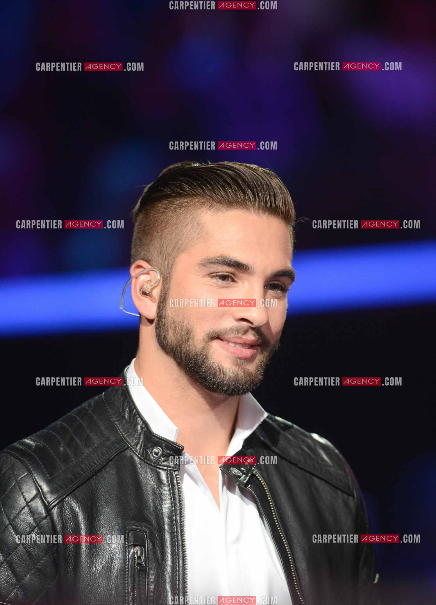 Le chanteur KENDJI GIRAC en concert.