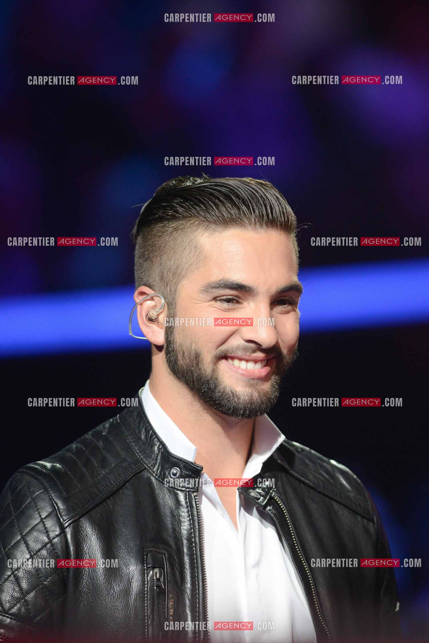 Le chanteur KENDJI GIRAC en concert.