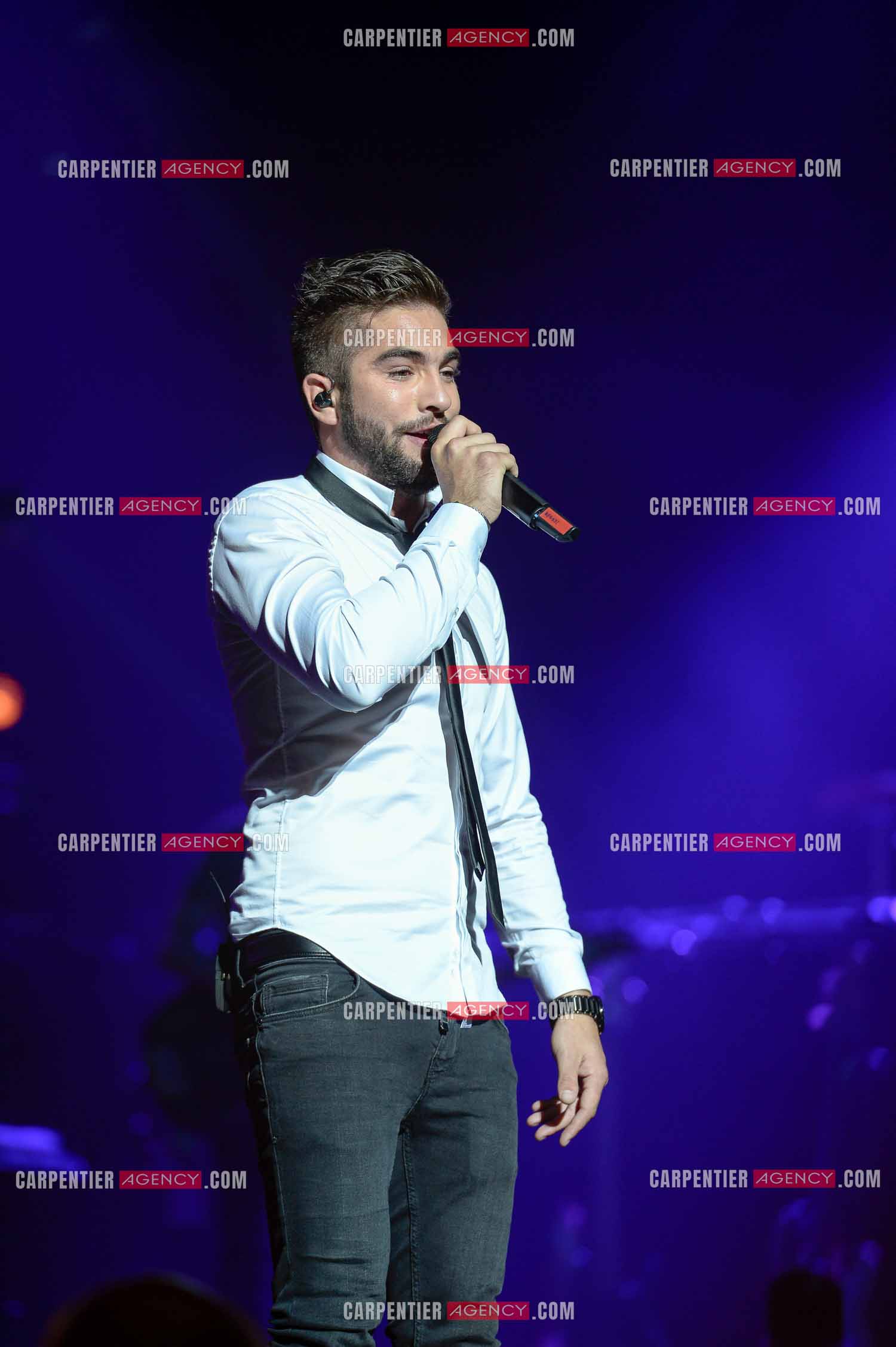 Le chanteur KENDJI GIRAC en concert au Zénith de Amiens.