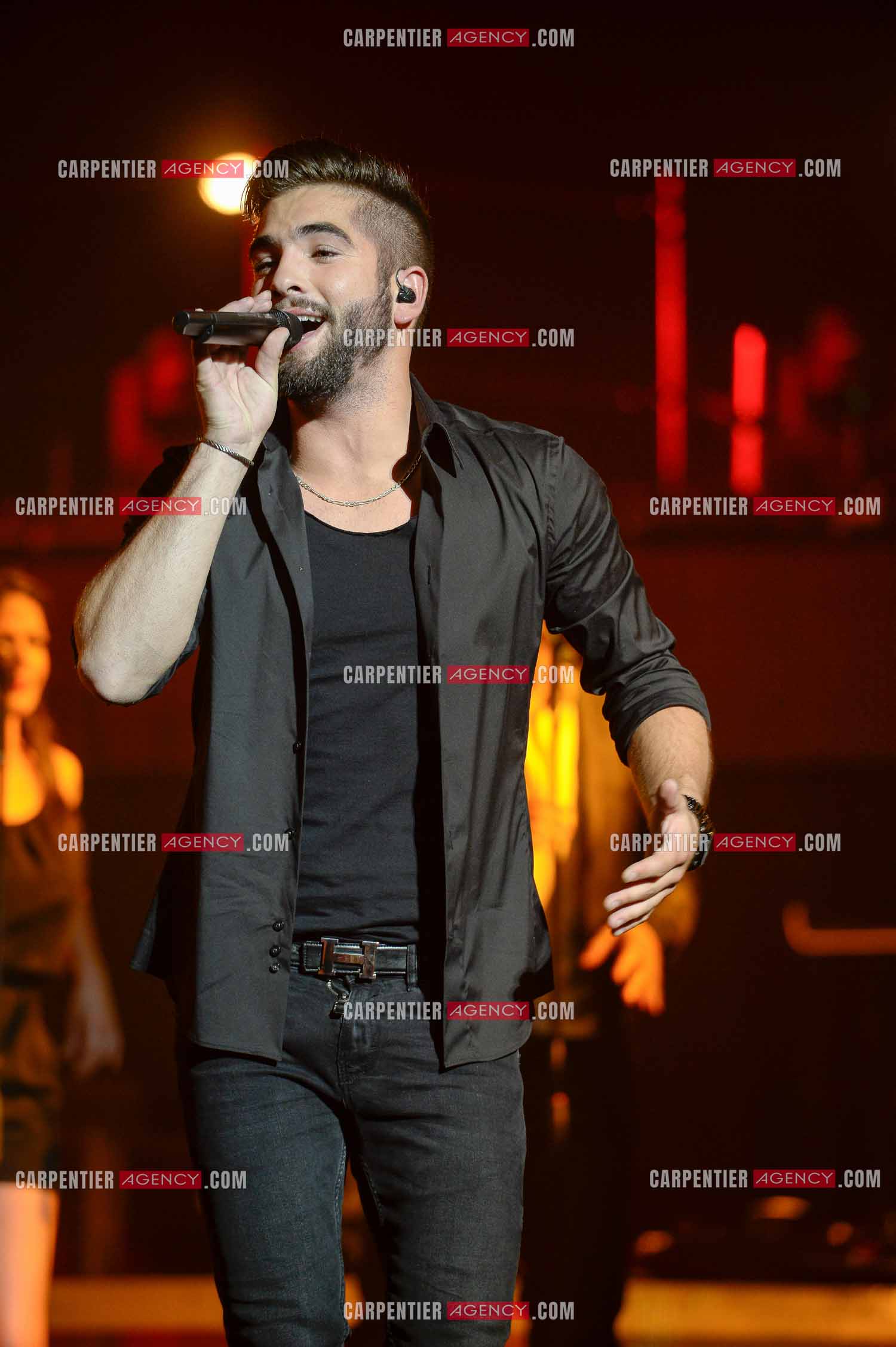 Le chanteur KENDJI GIRAC en concert au Zénith de Amiens.