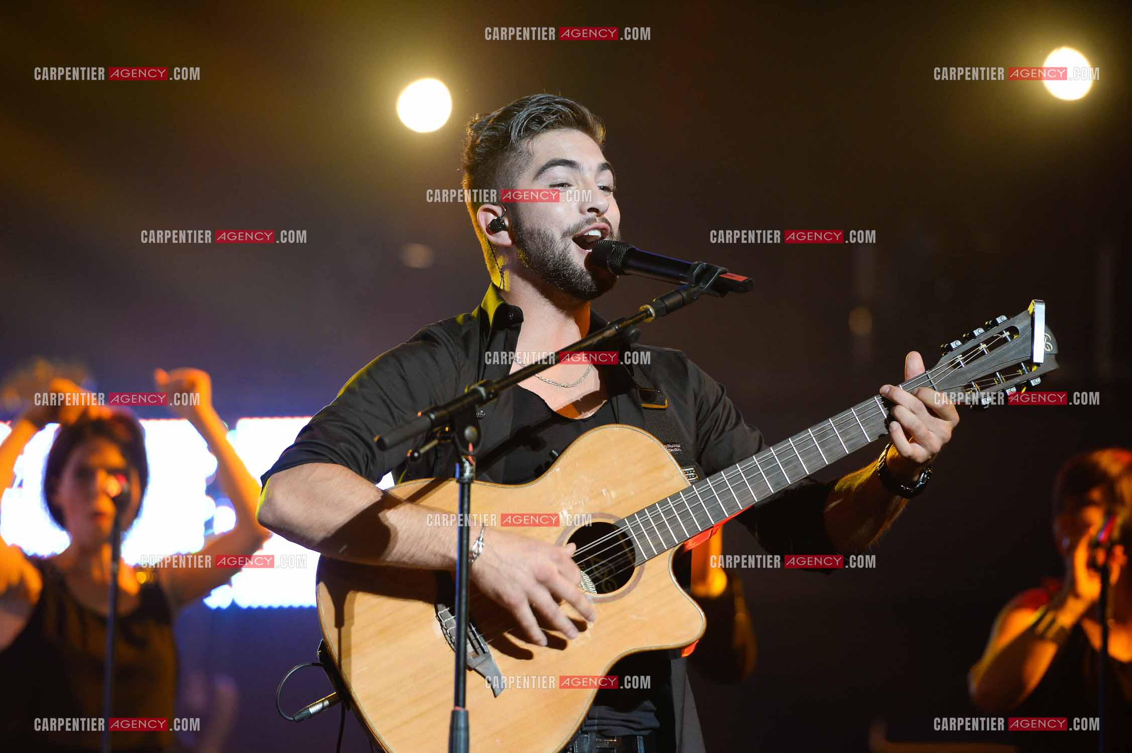 Le chanteur KENDJI GIRAC en concert au Zénith de Amiens.