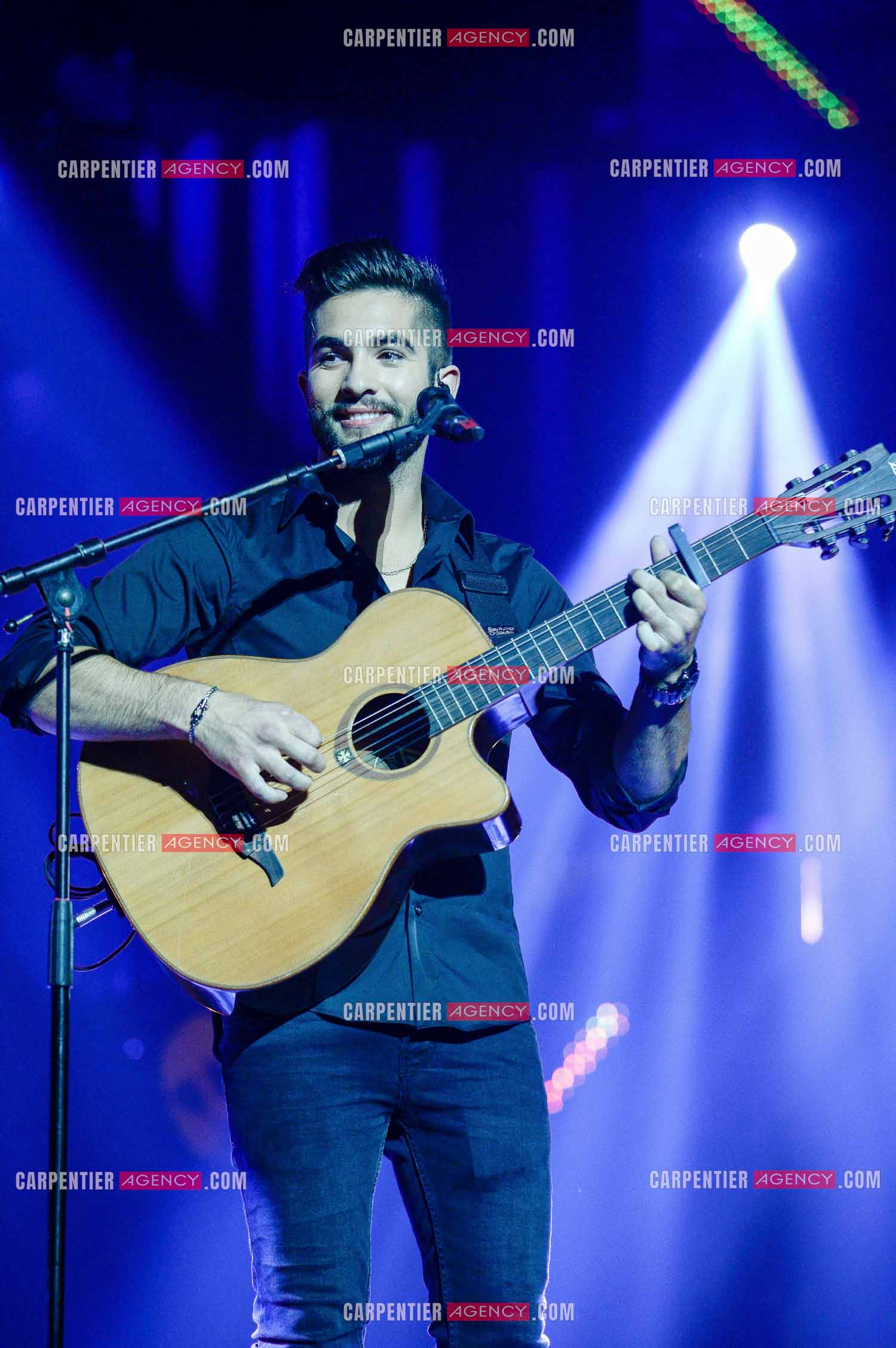 Le chanteur KENDJI GIRAC en concert au Zénith de Amiens.