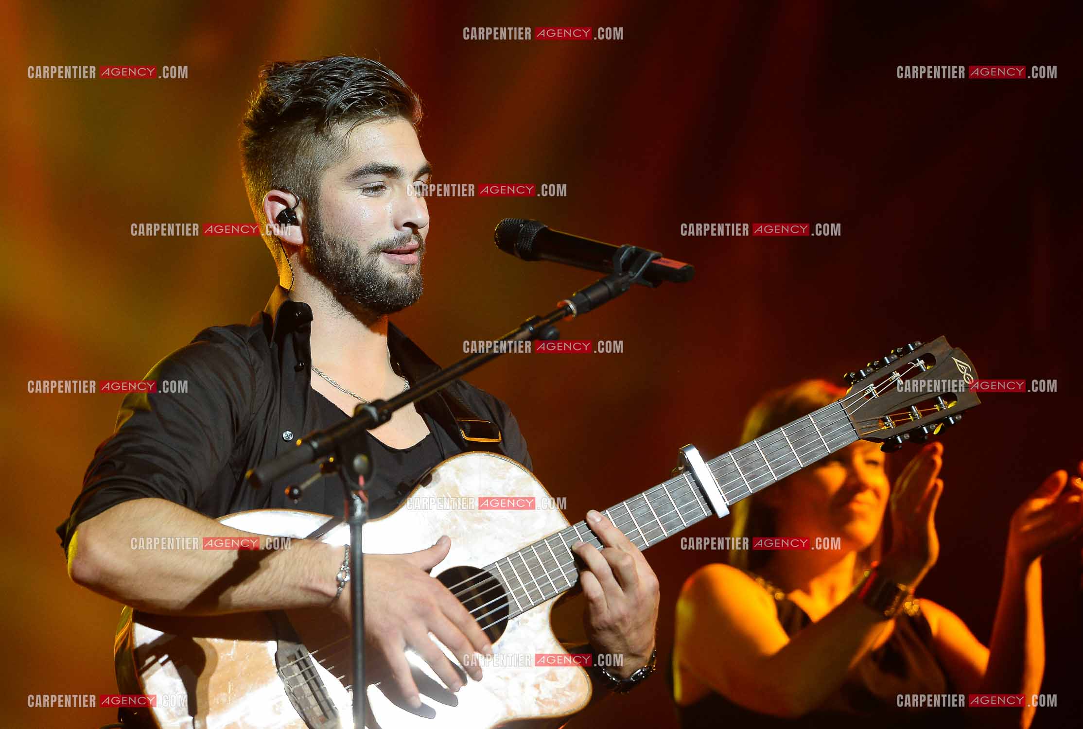 Le chanteur KENDJI GIRAC en concert au Zénith de Amiens.
