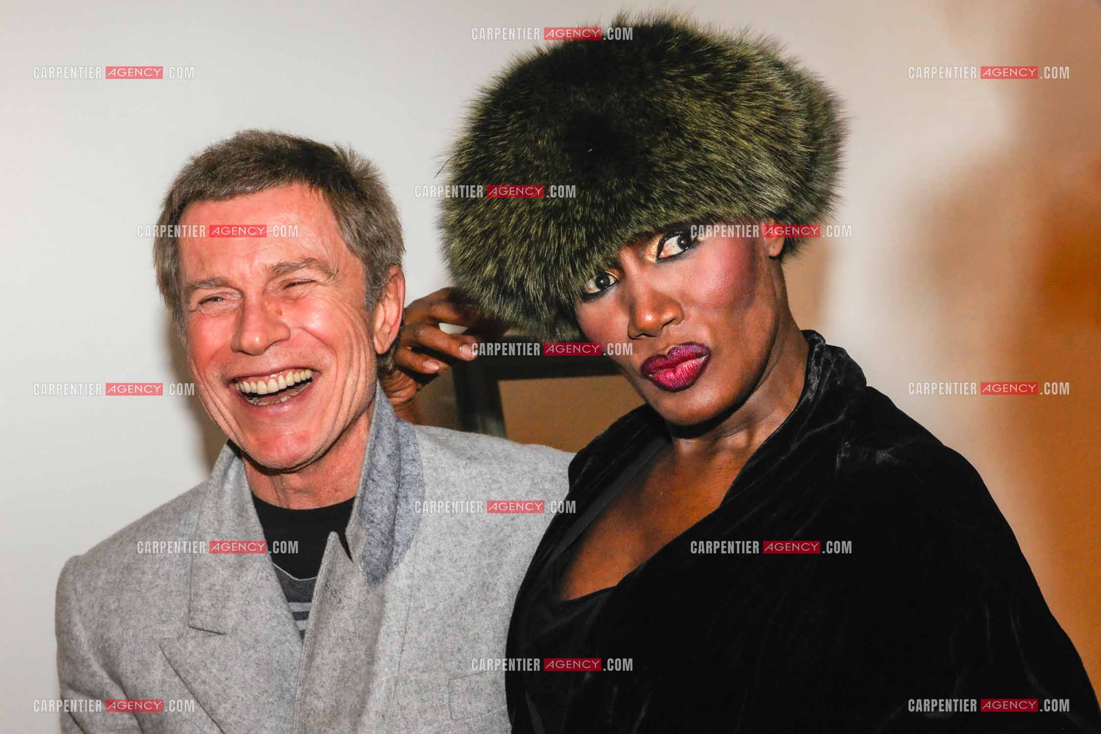 La chanteuse Grace Jones en concert au Grand Rex à Paris le 23 mars 2009. Dans sa loge, avec son ex mari Jean-Paul Goude. ( Exclusif )