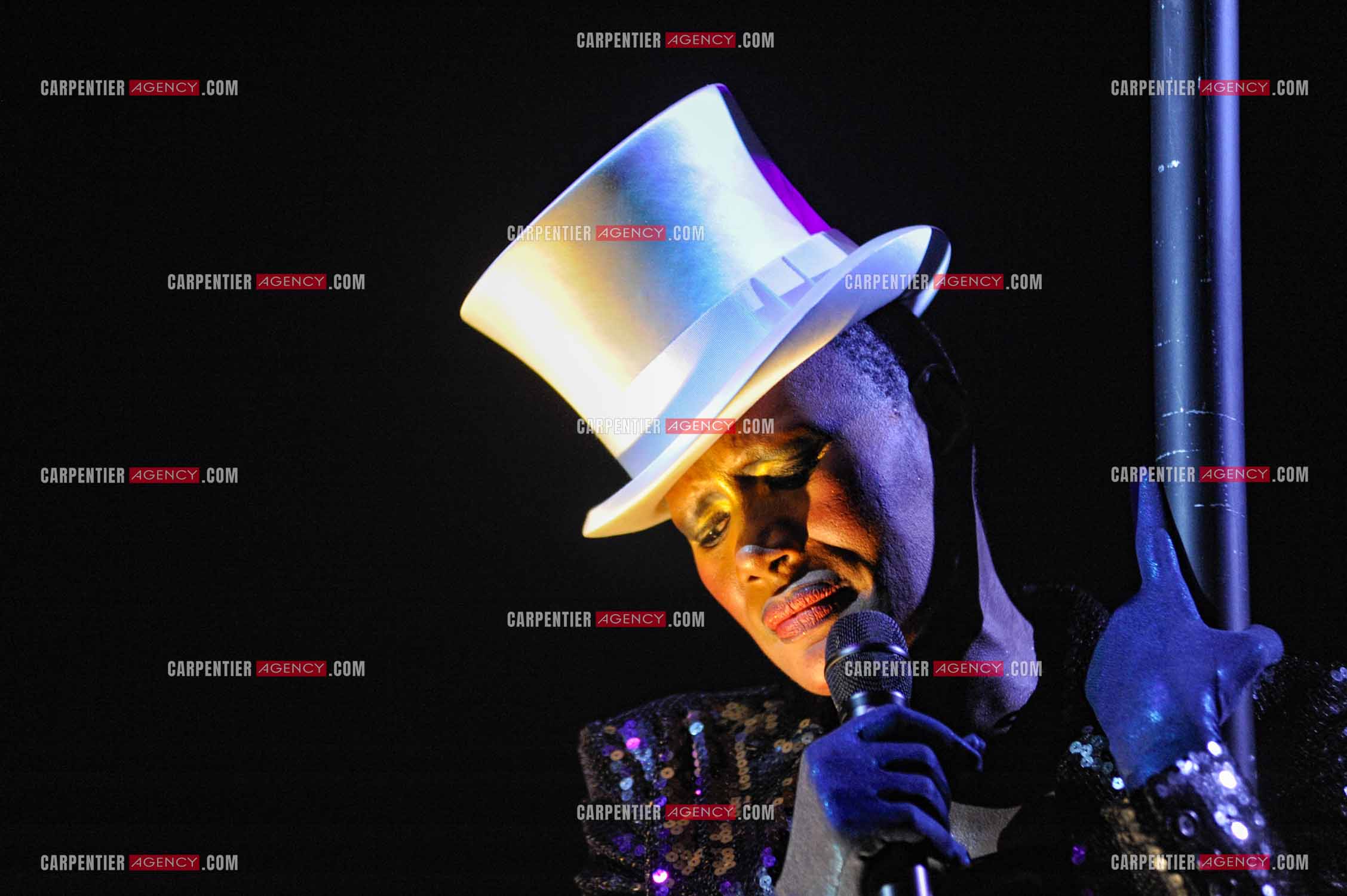 La chanteuse Grace Jones en concert à Bruxelles le 16 mars 2009.  ( Exclusif )