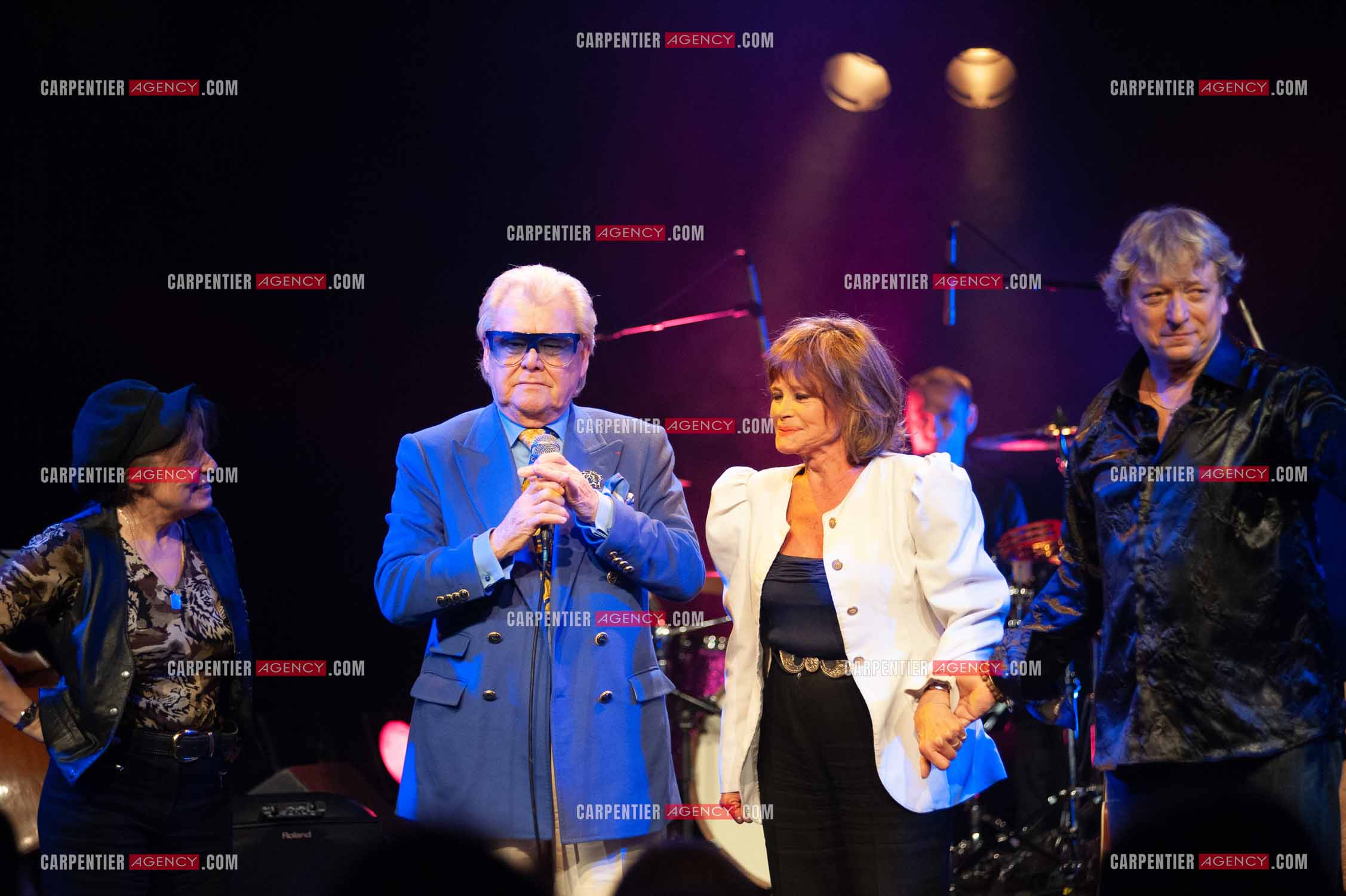 La chanteuse Georgette Lemaire sur la scène de L'EUROPEAN avec son ami Michou et Amarande pour créer la surprise au chanteur Alain Turban en plein concert.   ( Exclusif )