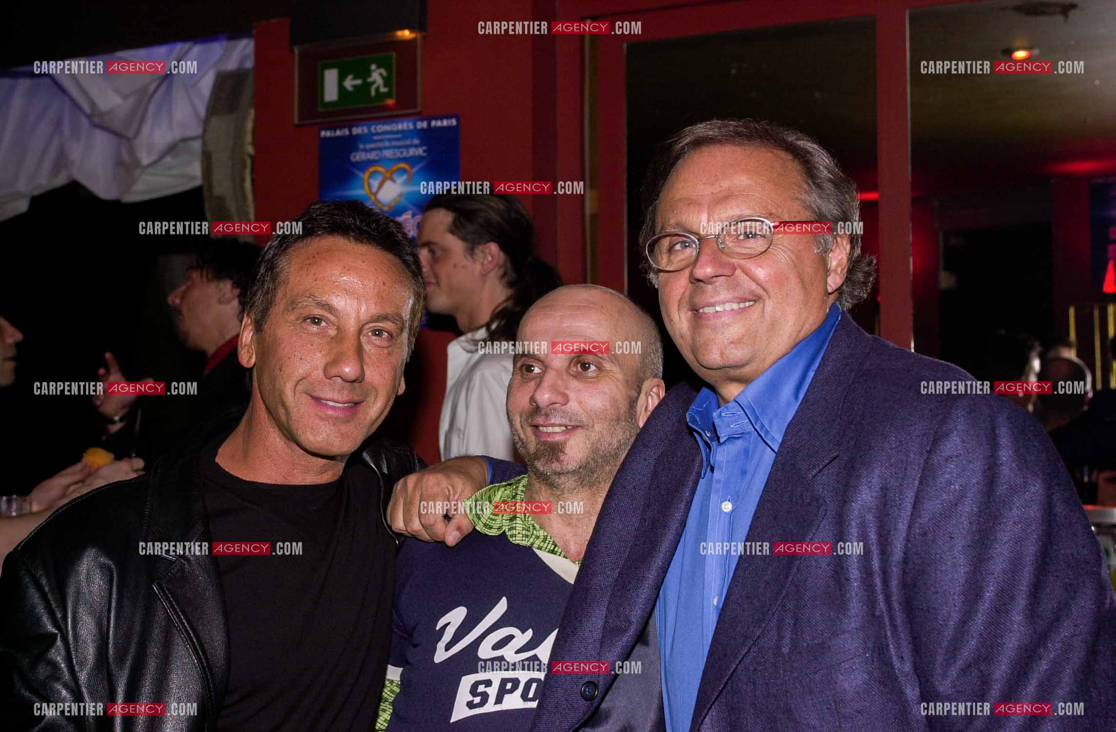 Daniel Moyne, le chorégraphe Redha, et Gérard Louvin lors de la 100 èm de la comédie musicale Roméo et Juliette. ( Exclusif )