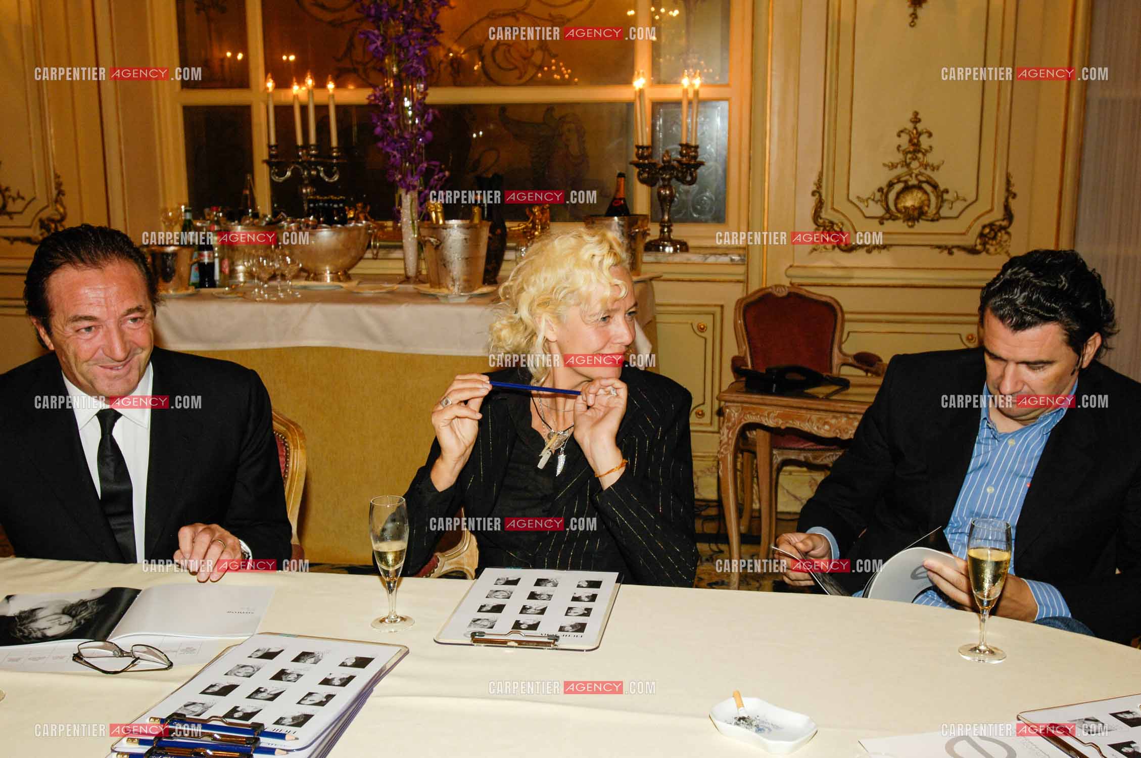 Délibération après le défilé dans les salons privés du Ritz avec les jurés à Paris en 2006. Sur la photo, Gérald Marie Président de Elite Model Look et la photoghraphe Ellen von Unwerth.  ( Exclusif )
