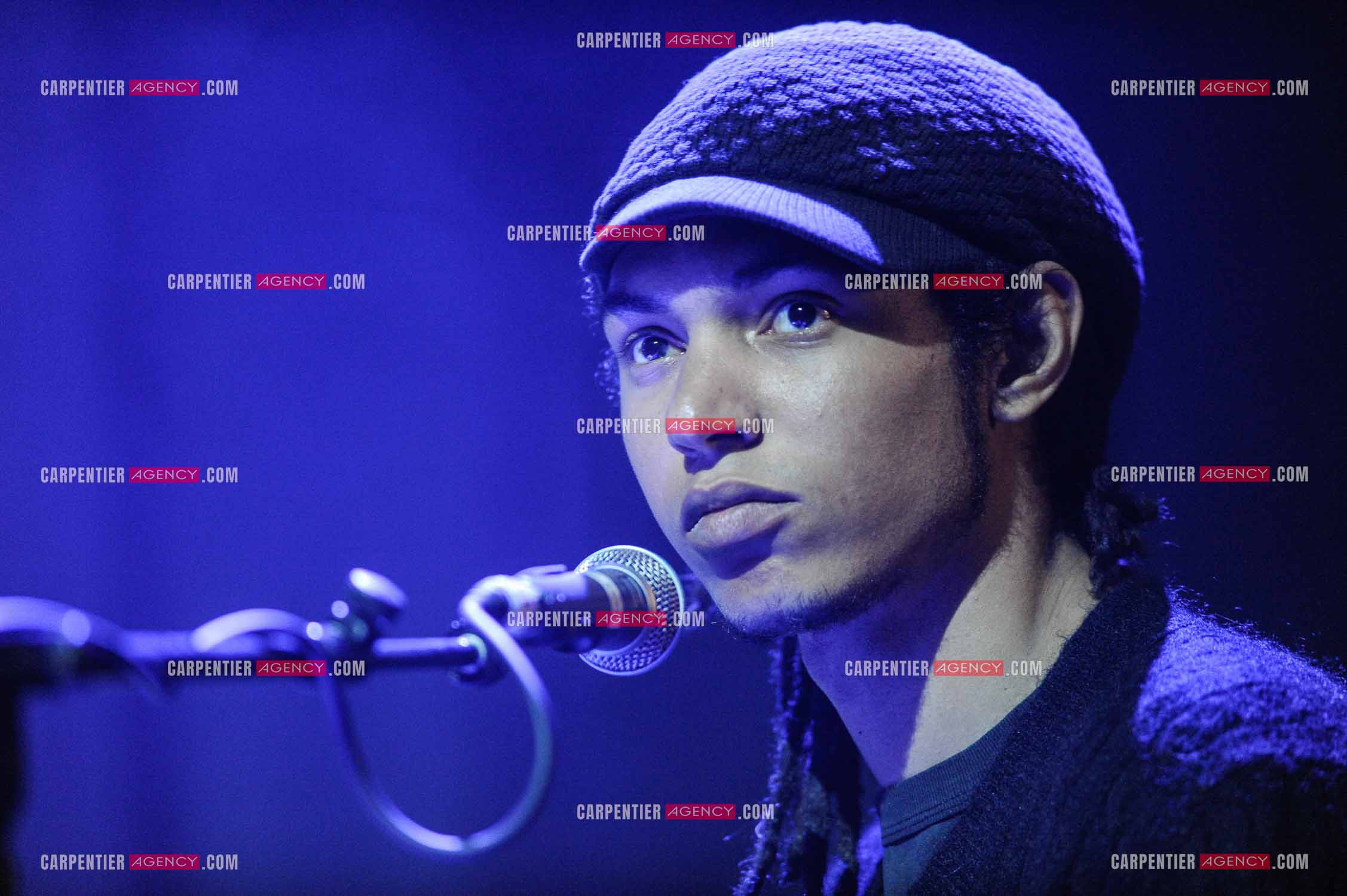 Paulo Goude le fils de la chanteuse Grace Jones en concert avec sa mère.   ( Exclusif )