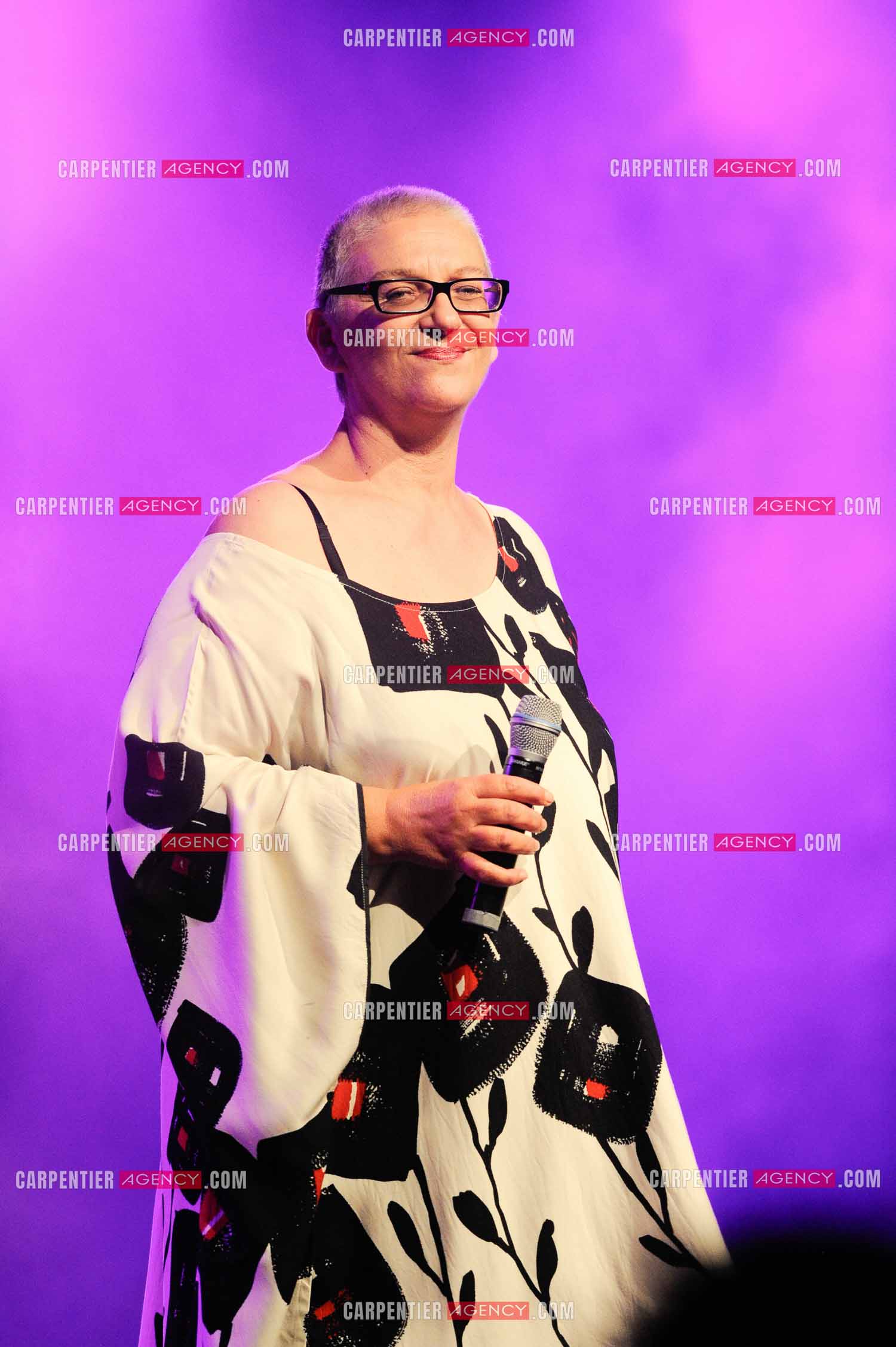 La chanteuse Claudie Fritsch-Mentrop dit Desireless en concert lors de la tournée Stars 80.