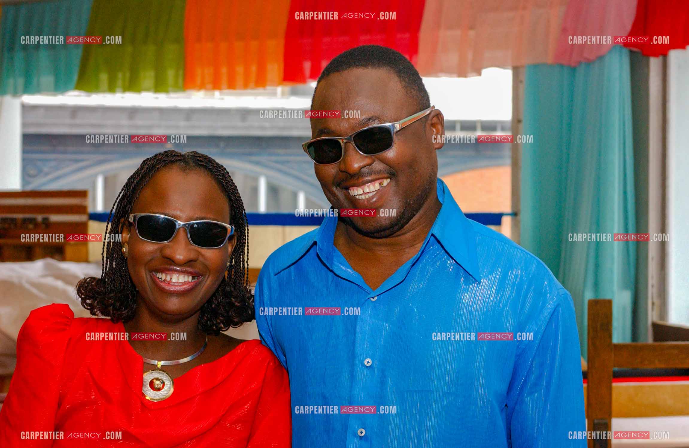Le couple de chanteurs maliens aveugles Amadou Bagayoko et sa femme Mariam Doumbia lors d'un reportage photo à Paris.  ( Exclusif )