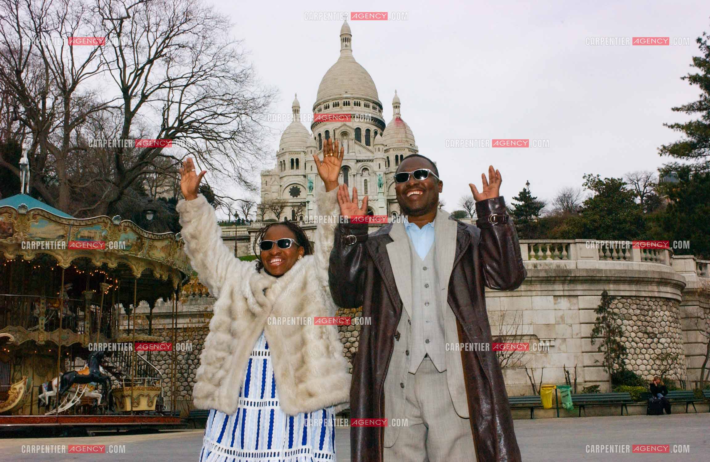Le couple de chanteurs maliens aveugles Amadou Bagayoko et sa femme Mariam Doumbia lors d'un reportage photo à Paris.  ( Exclusif )