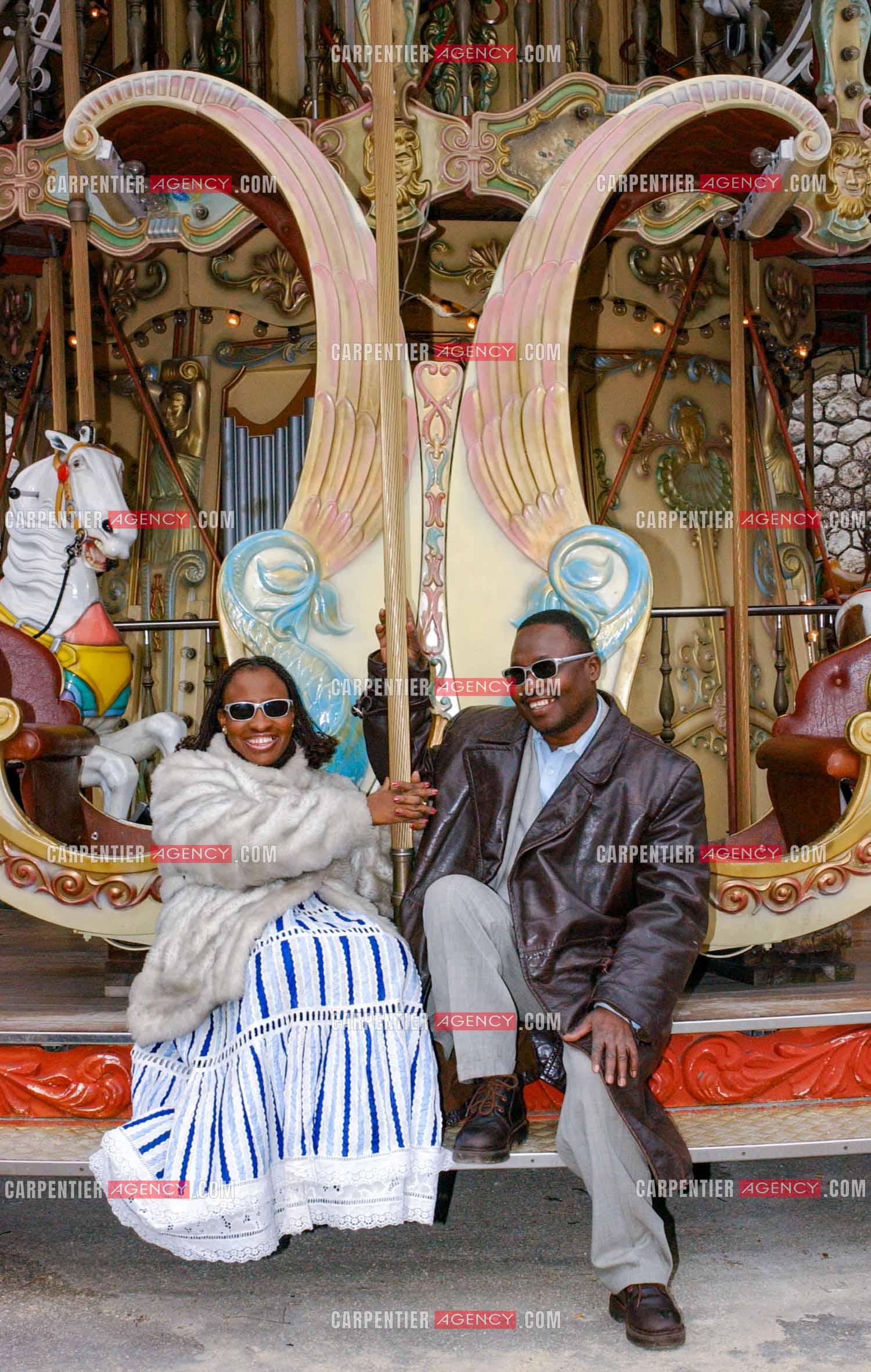 Le couple de chanteurs maliens aveugles Amadou Bagayoko et sa femme Mariam Doumbia lors d'un reportage photo à Paris.  ( Exclusif )