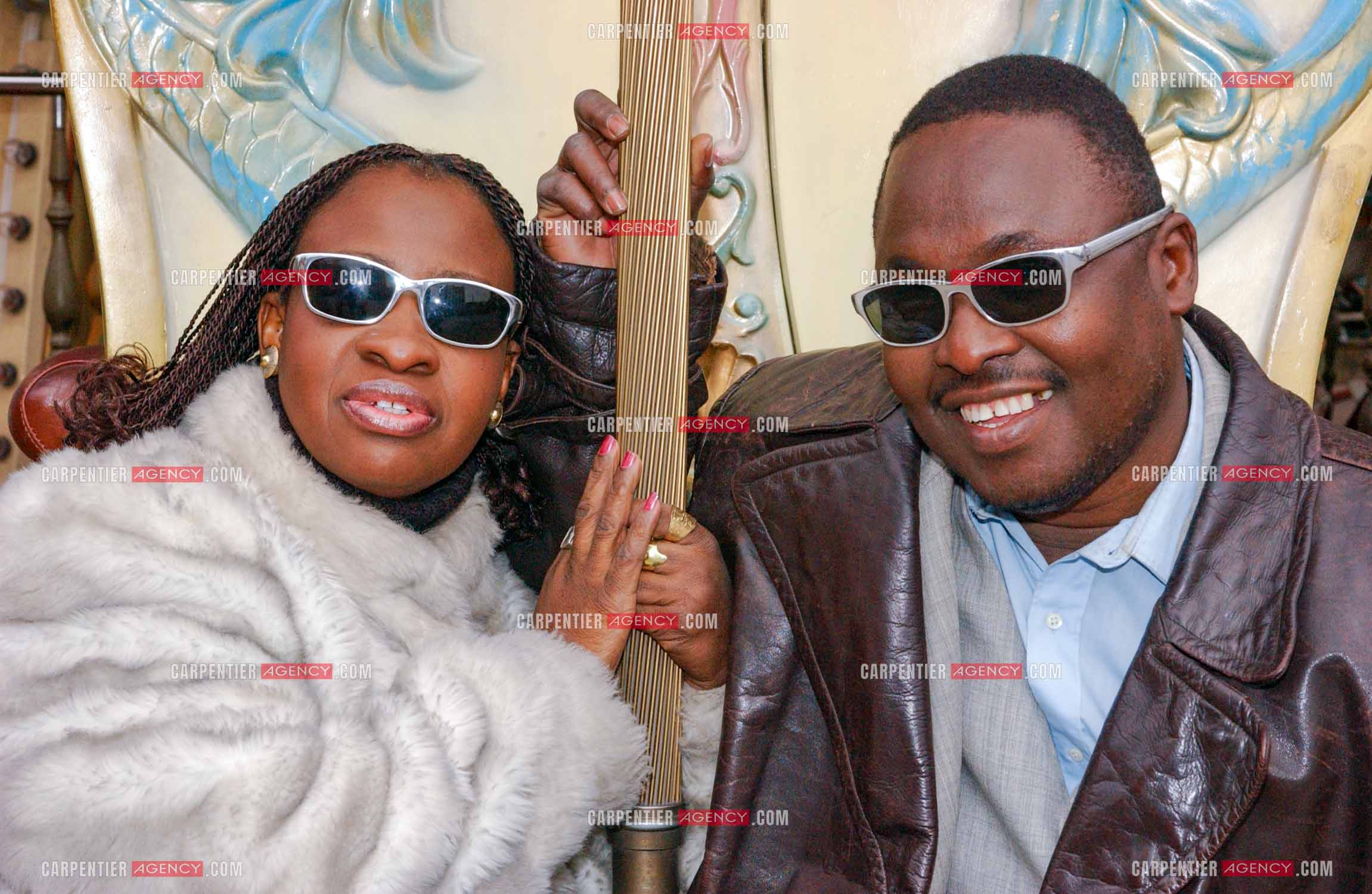 Le couple de chanteurs maliens aveugles Amadou Bagayoko et sa femme Mariam Doumbia lors d'un reportage photo à Paris.  ( Exclusif )