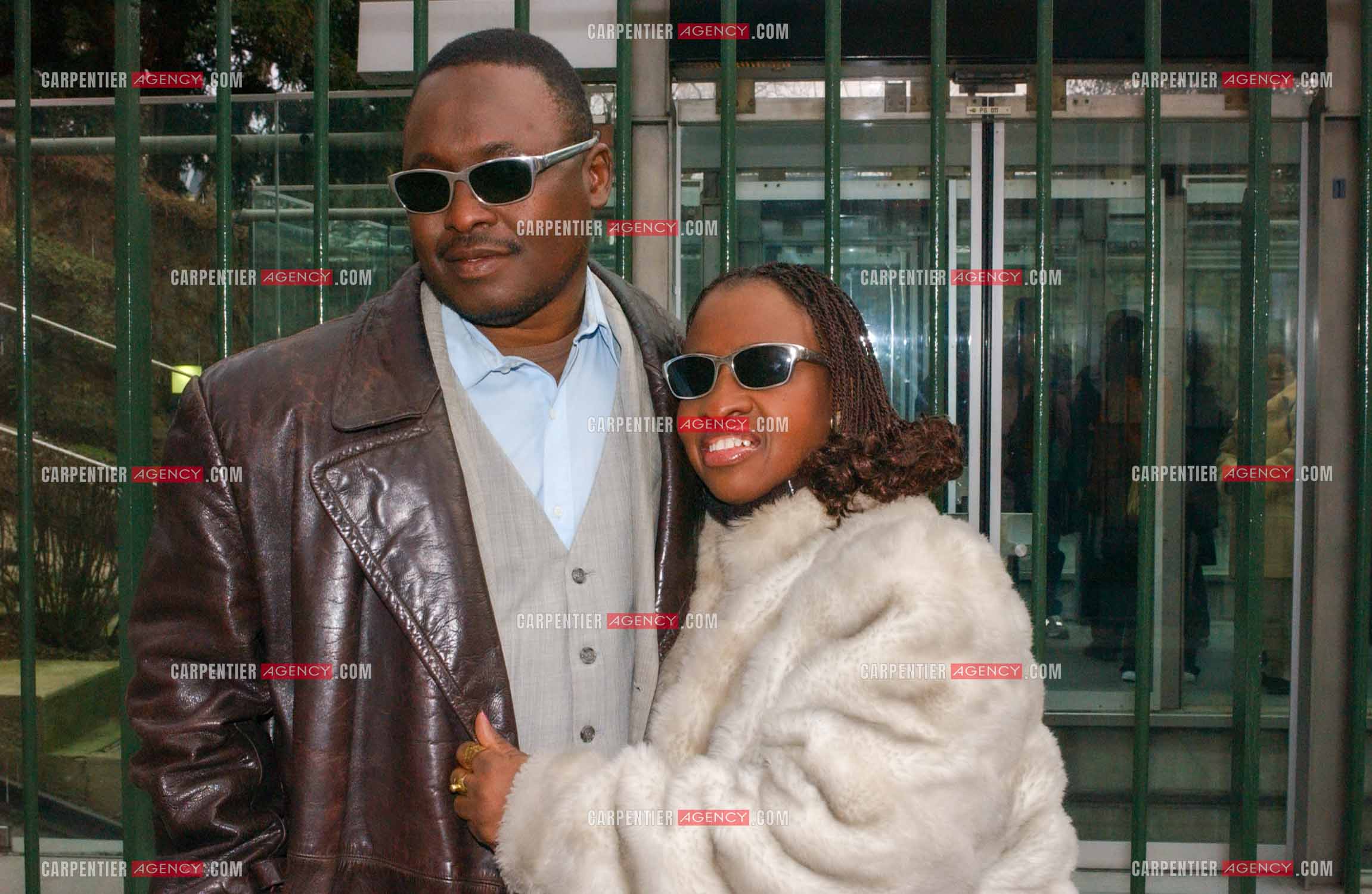 Le couple de chanteurs maliens aveugles Amadou Bagayoko et sa femme Mariam Doumbia lors d'un reportage photo à Paris.  ( Exclusif )
