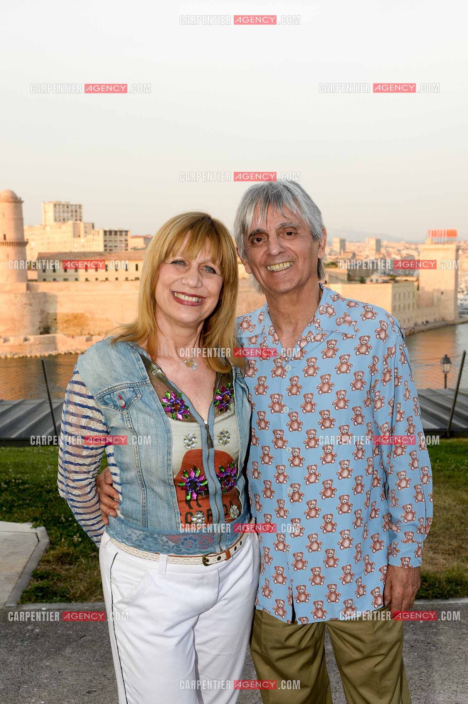 La chanteuse Annie Gautrat dit STONE et son mari Mario d'Alba à Marseille pour le salon du livre.