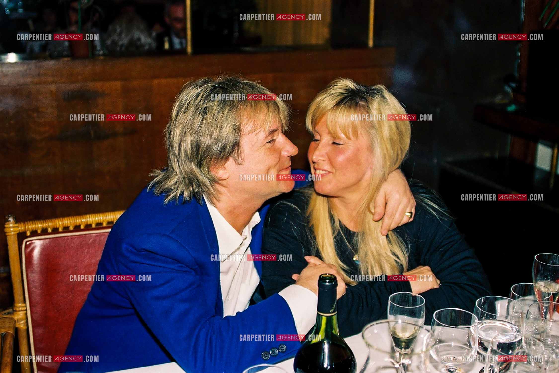 Le chanteur C.Jérôme et son épouse Annette lors d'un dîner à Paris en 1992.  ( Exclusif )