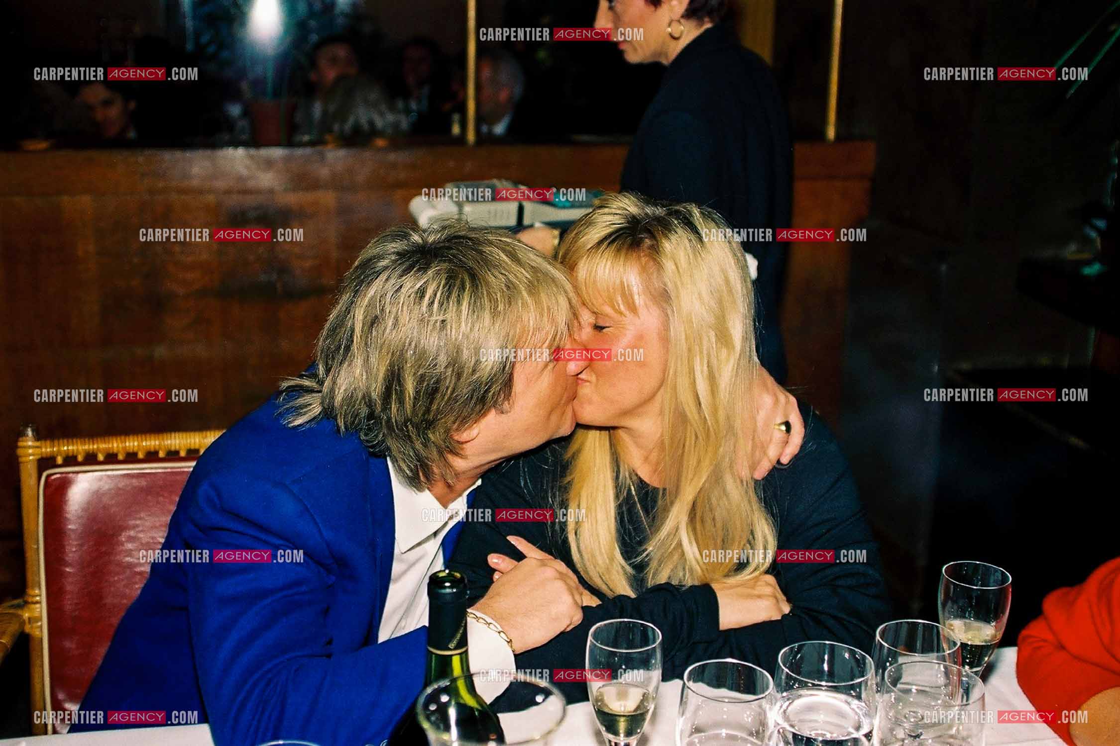 Le chanteur C.Jérôme et son épouse Annette lors d'un dîner à Paris en 1992.  ( Exclusif )