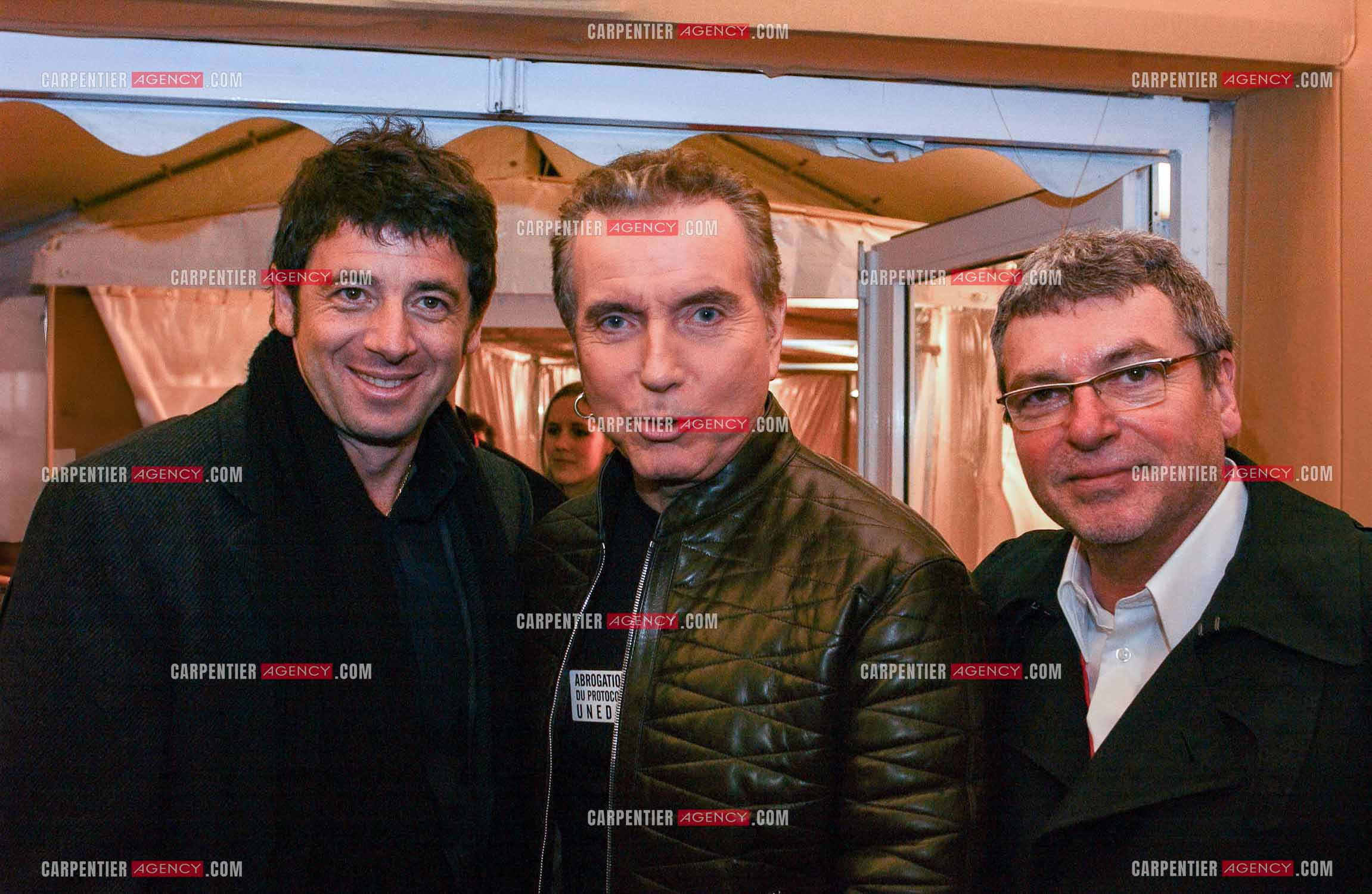 Patrick Bruel,  Bernard Lavilliers et Daniel Colling dans les loges du Zénith aux victoires de la musique en 2005. ( Exclusif )
