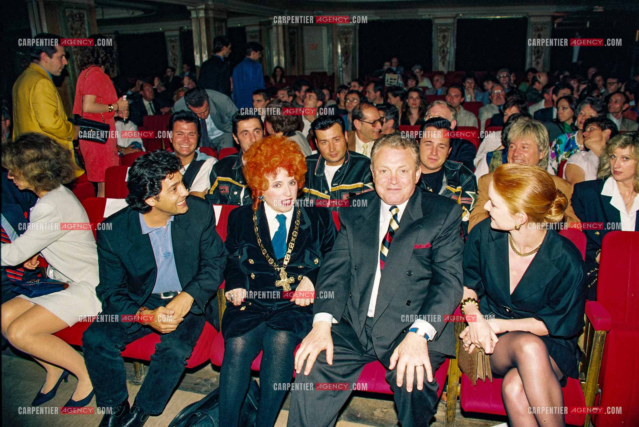 Jacques Martin rentre au musée Grévin à Paris accompagné de sa femme Céline, Yvette Horner, Frédéric François, les Vagabonds et  C.Jérome.    ( Exclusif )