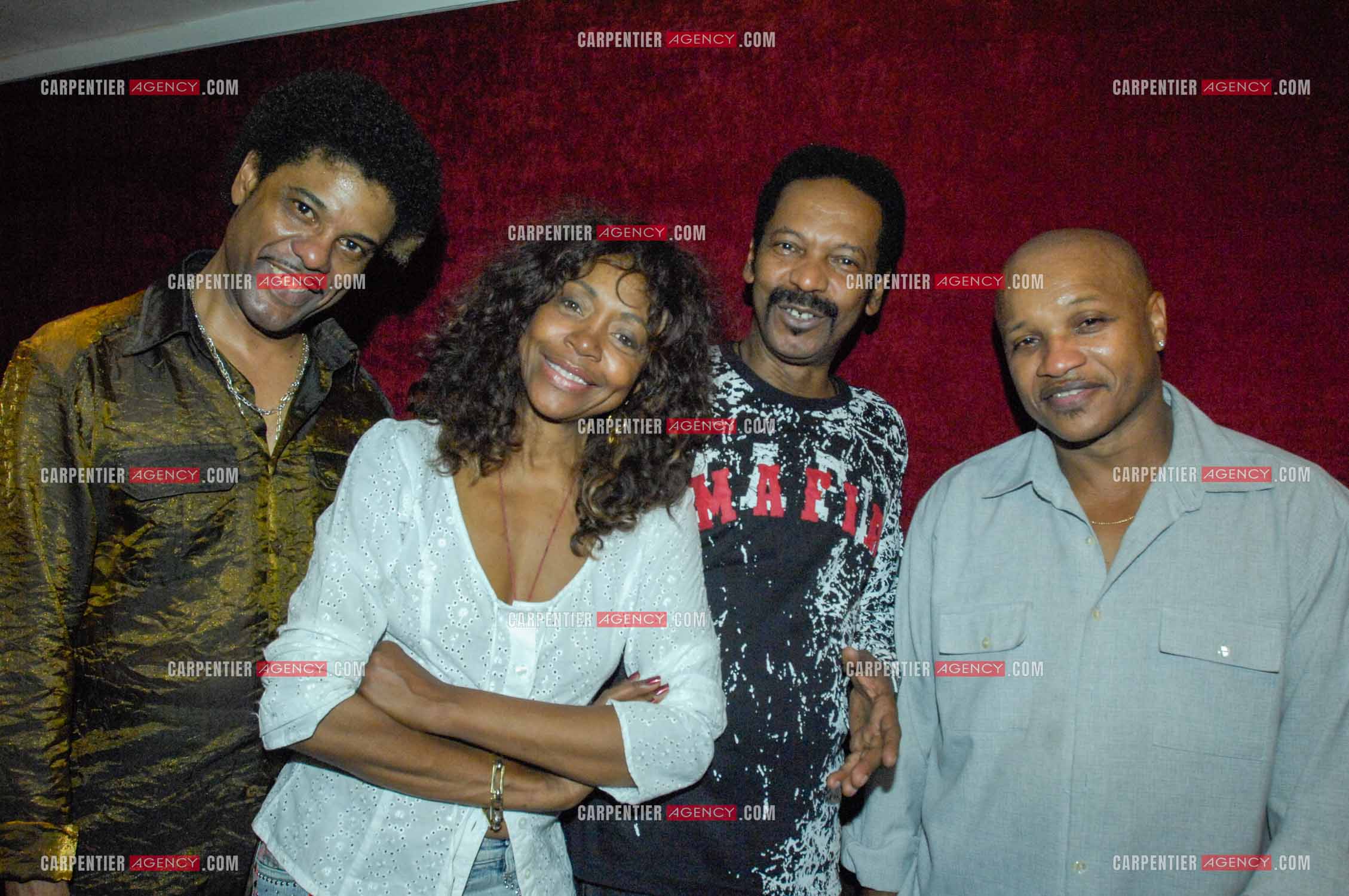 Le groupe de la Compagnie Créole composé de Clémence Bringtown ( chanteuse du groupe ),José Sébéloué ( guitariste et choriste), Julien Tarquin (guitariste et danseur ) et Guy Bevert ((choriste et danseur ).         ( Exclusif )