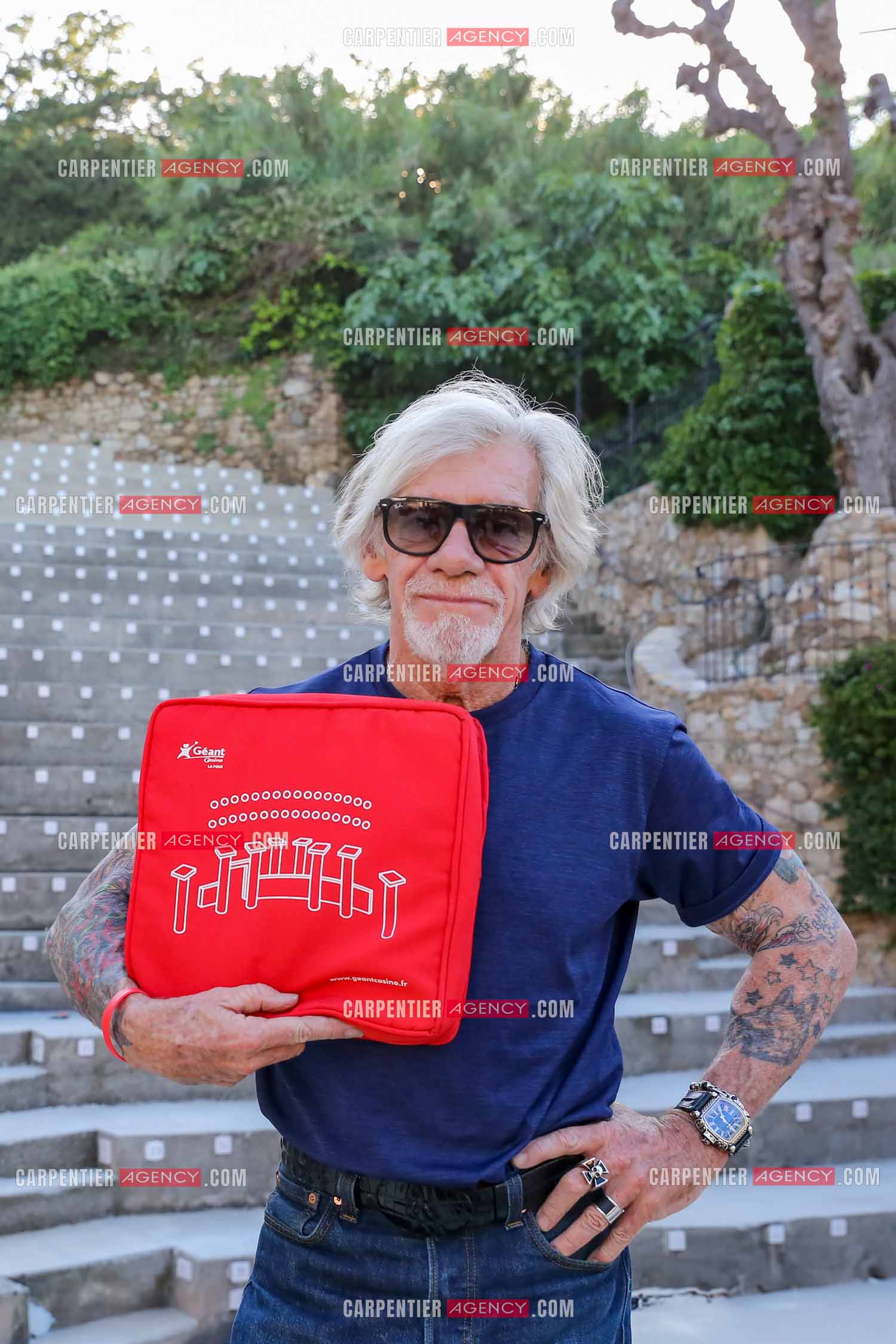 Le chanteur Pierre Billon au théâtre de verdure a Ramatuelle.  ( Exclusif )