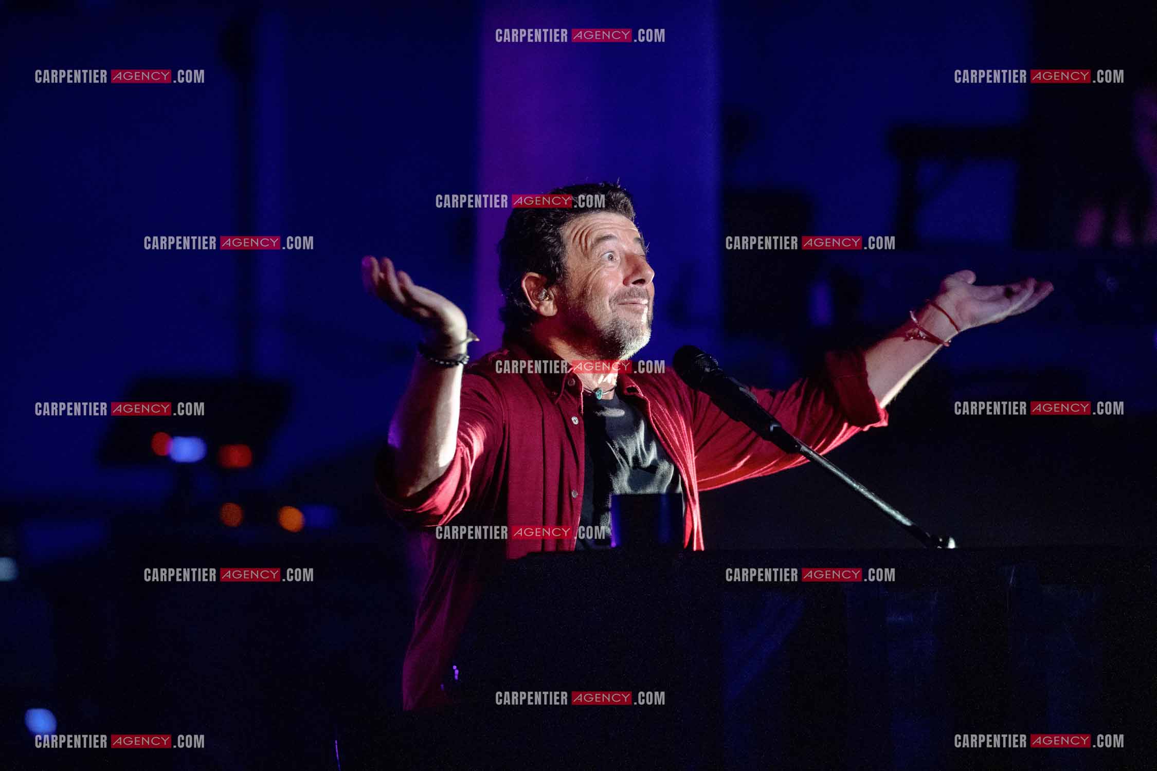 Le chanteur Patrick Bruel lors de son concert en acoustique au Théâtre de Verdure de Ramatuelle pour l'ouverture du festival 2022.     ( Exclusif )