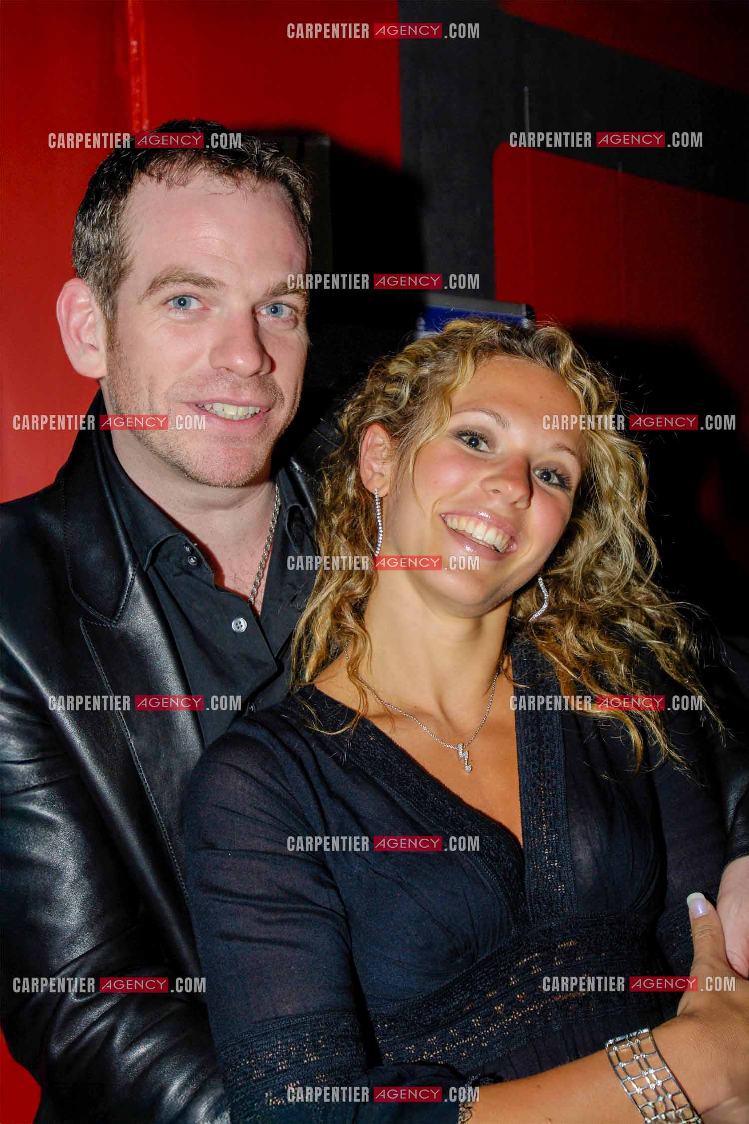 Le chanteur Pierre Garand dit Garou en concert au Zénith de Paris en 2007. Garou et sa fiancée la chanteuse Lorie Pester.  ( Exclusif )