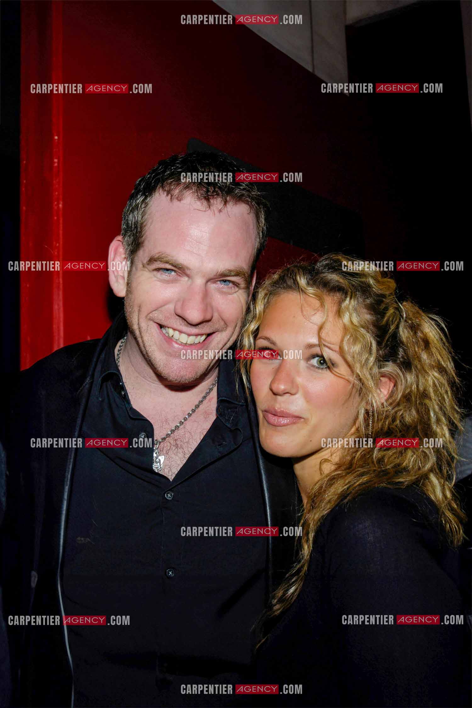 Le chanteur Pierre Garand dit Garou en concert au Zénith de Paris en 2007. Garou et sa fiancée la chanteuse Lorie Pester.  ( Exclusif )