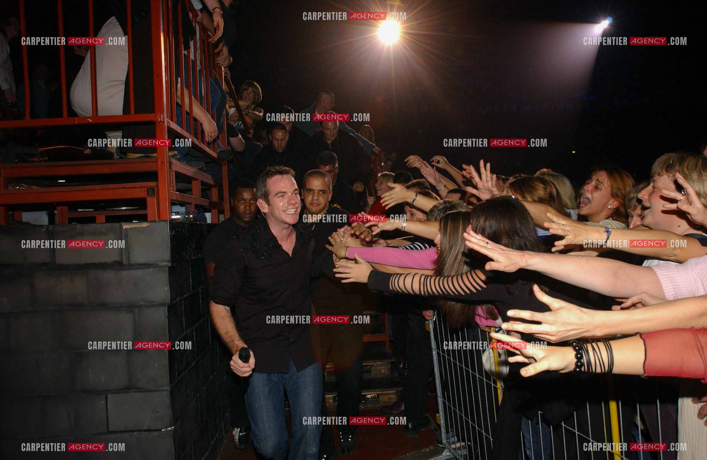 Le chanteur Québéquois Garou en concert au Zénith de Paris le 9 Nov 2004.                                 ( Exclusif )