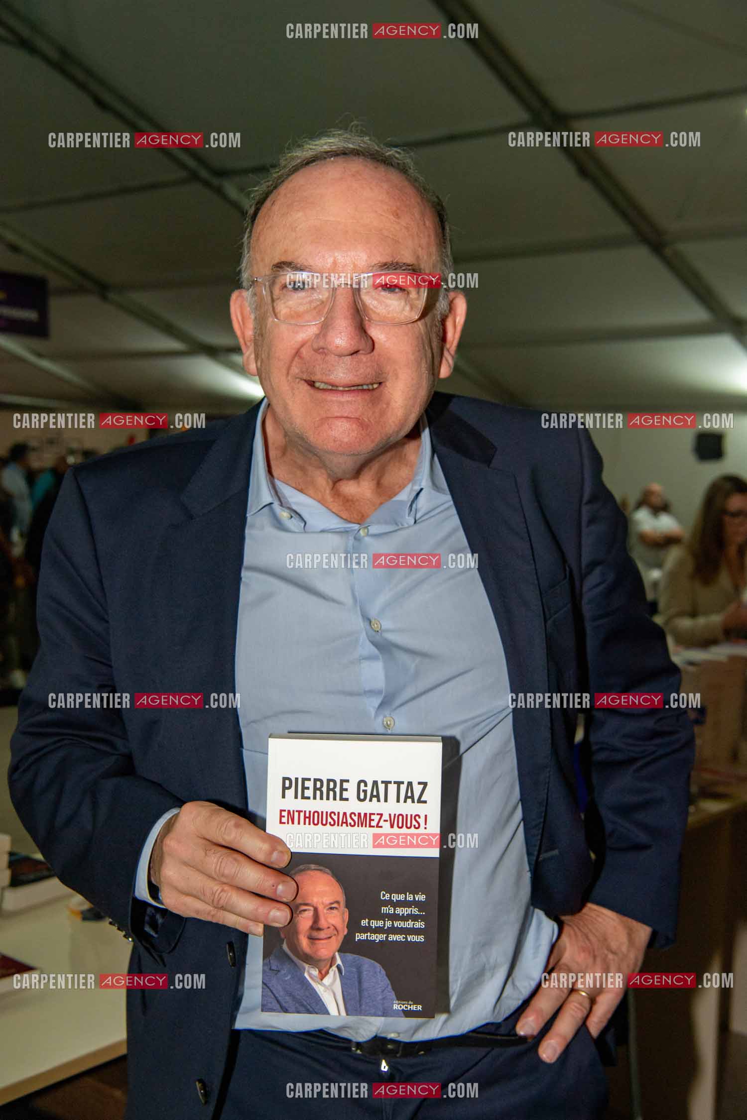 L'auteur Pierre Gattaz présente son livre “ ENTHOUSIASMEZ-VOUS “ aux éditions Du Rocher.      ( Exclusif )