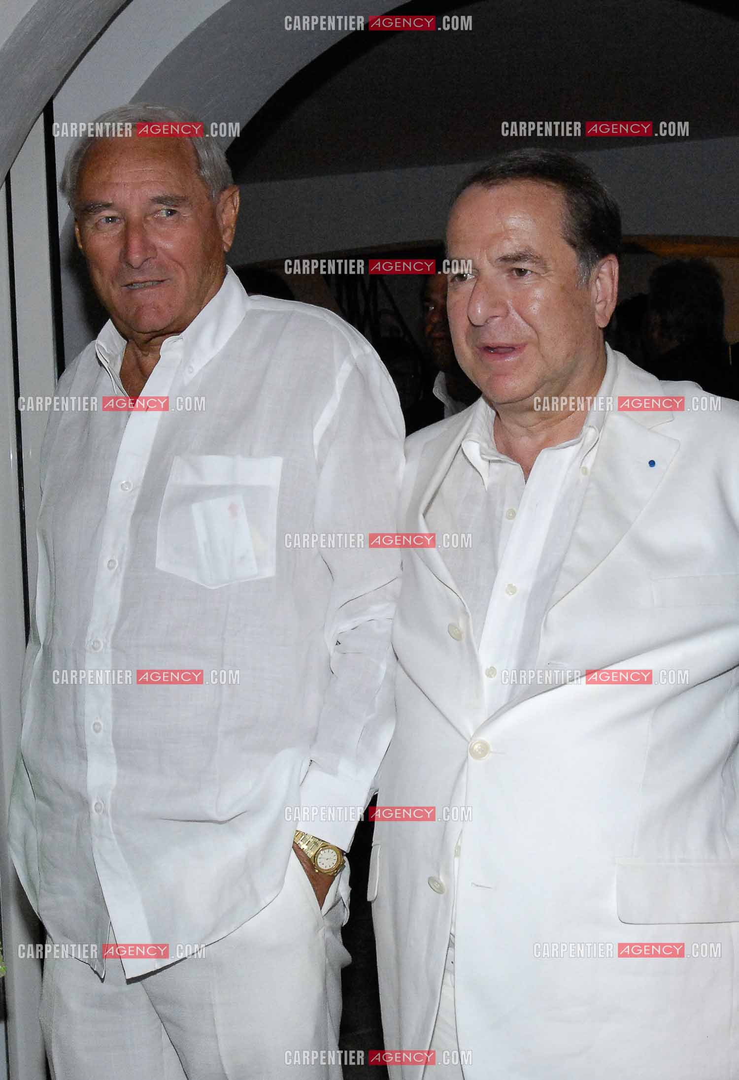 Paul-Loup Sulitzer fête ses 61 ans dans la villa de son ami Thomas Leclercq a St Tropez. Paul-Loup reçoit Gérard de Villiers éditeur des livres SAS.