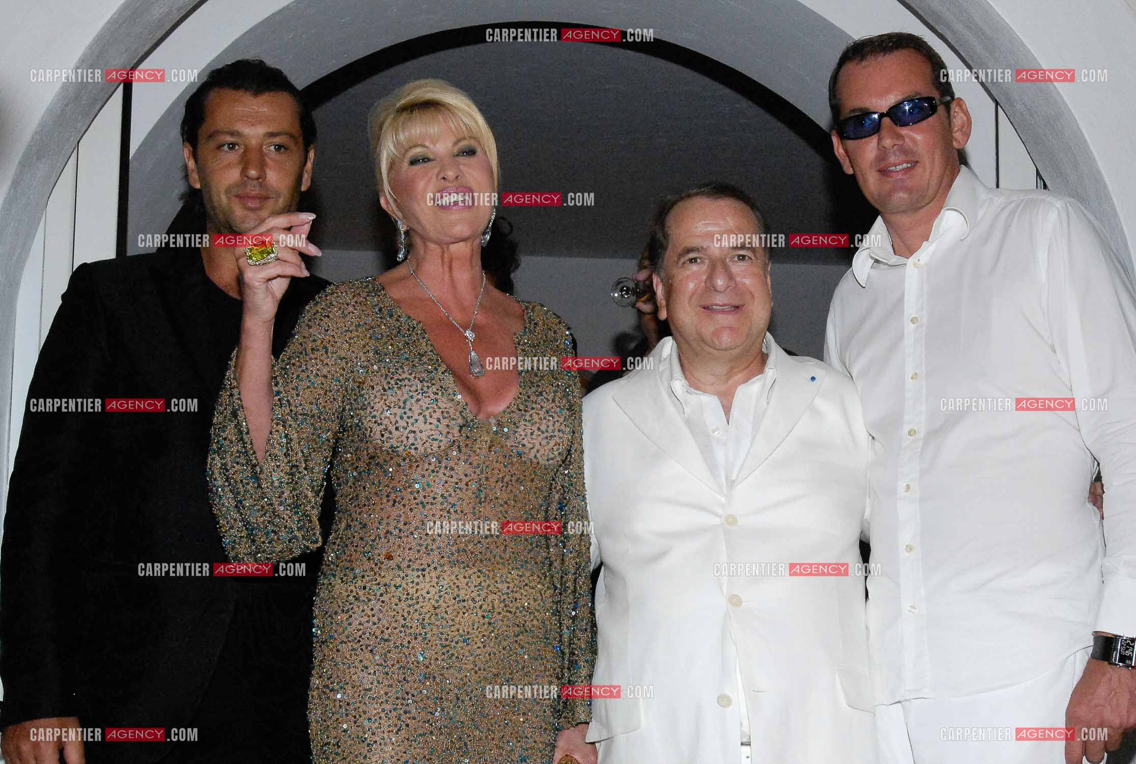 Paul-Loup Sulitzer fête ses 61 ans dans la villa de son ami Thomas Leclercq a St Tropez. Paul-Loup et Thomas Leclercq reçoivent Ivana Trump et son mari Rossano Rubicondi.