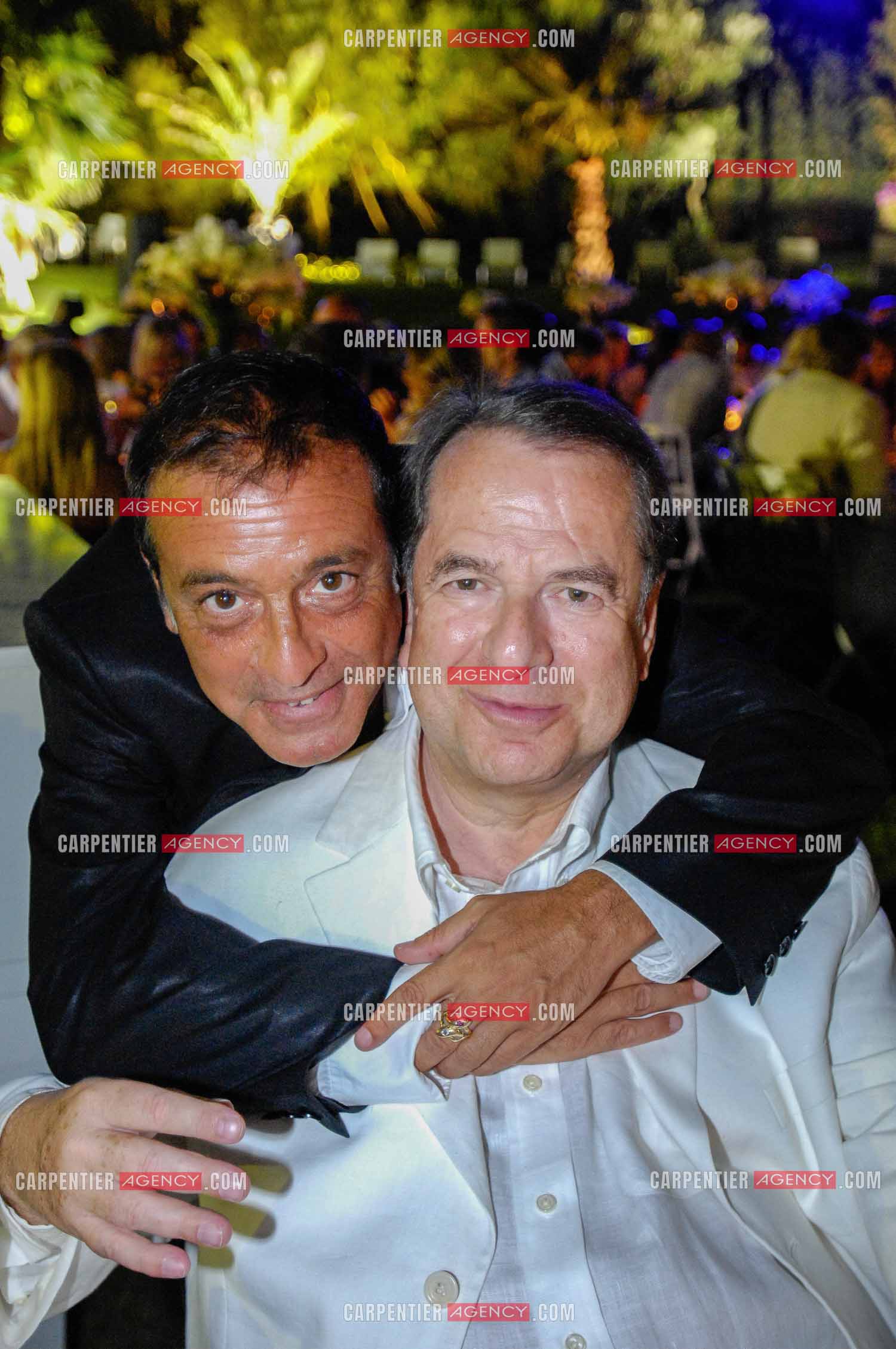 Paul-Loup Sulitzer fête ses 61 ans dans la villa de son ami Thomas Leclercq a St Tropez. Félix Gray et Paul-Loup Sulitzer.