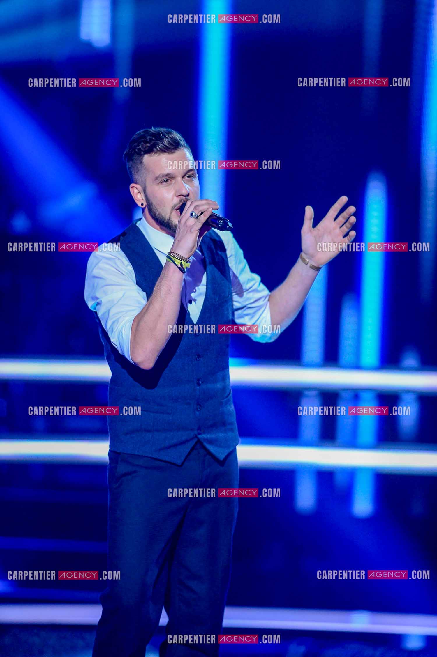 Émission The Voice Saison 5. Enregistrement des Battles du 5 au 17 Déc 2015. Le candidat Claudio Capéo.  ( Exclusif )