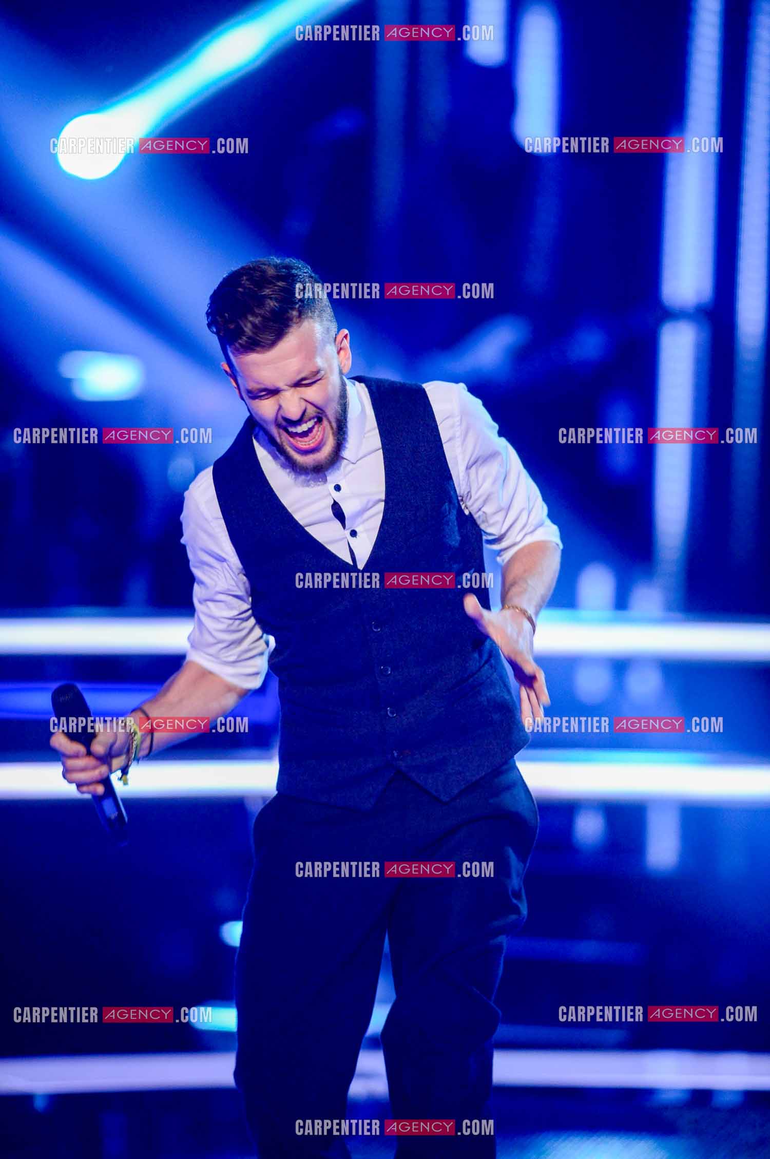 Émission The Voice Saison 5. Enregistrement des Battles du 5 au 17 Déc 2015. Le candidat Claudio Capéo.  ( Exclusif )