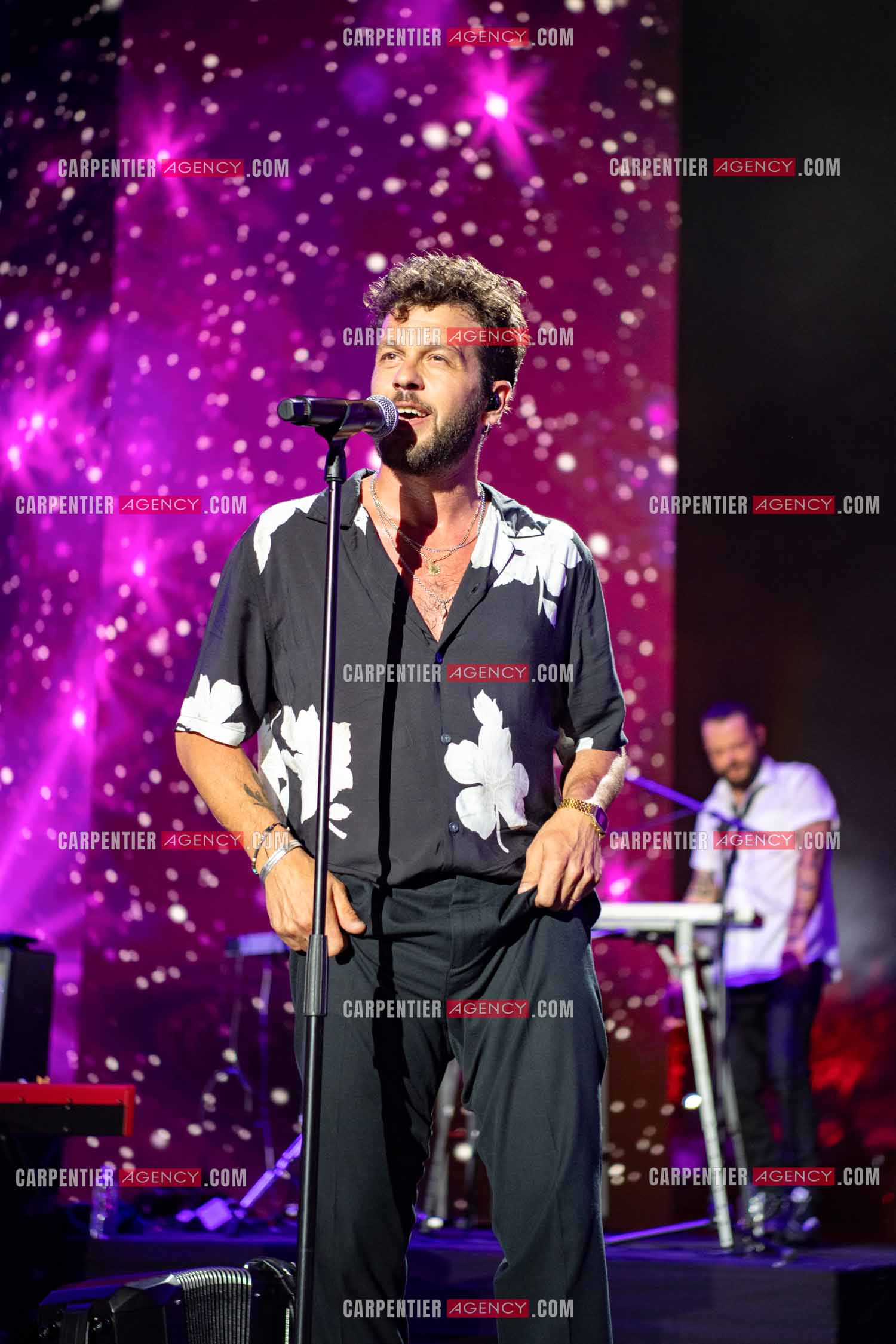 Le chanteur Claudio Capéo en concert à Montpellier.  ( Exclusif )