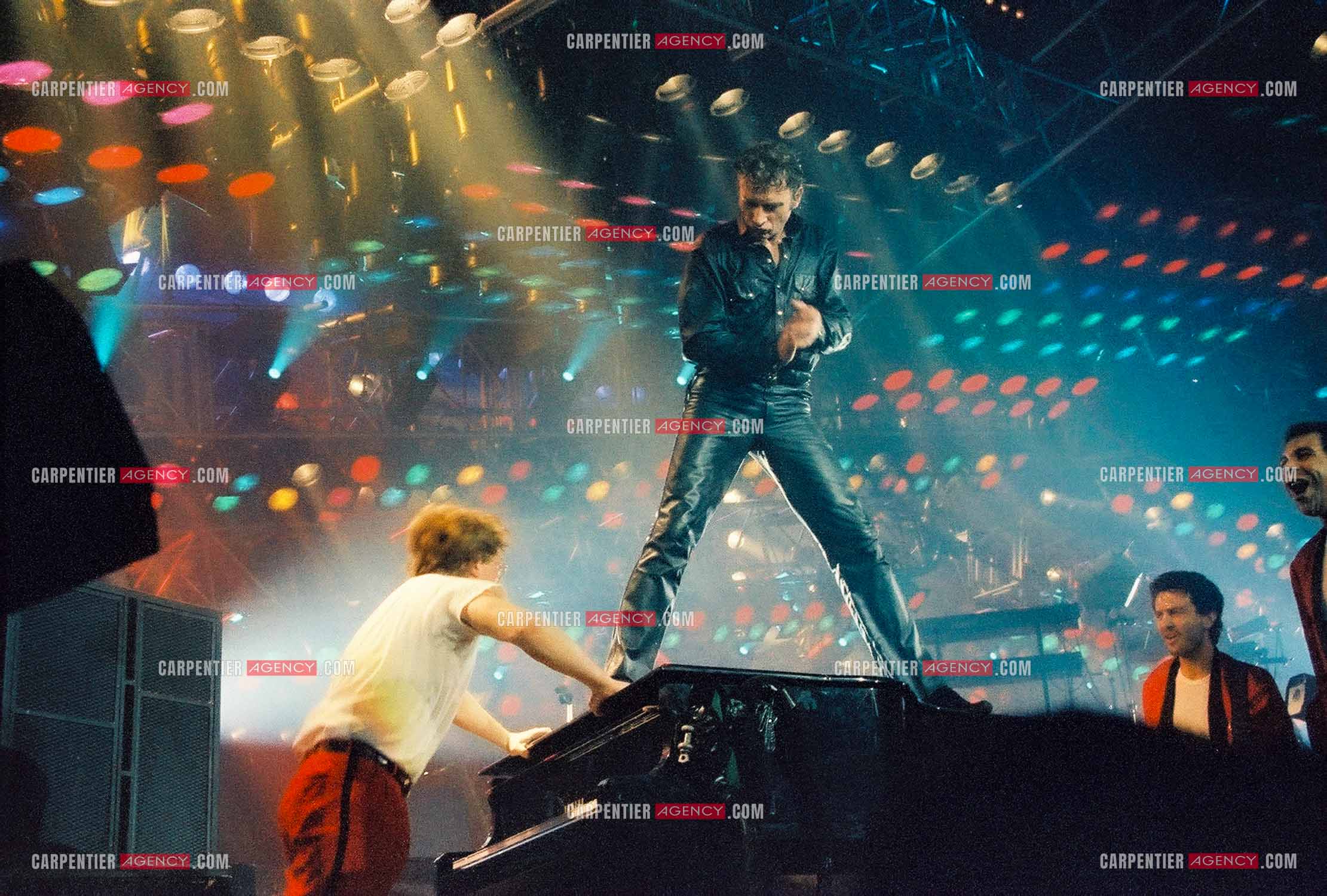 Le chanteur Johnny Hallyday en concert au Zénith de Paris du 26 octobre 1984 au 8 janvier 1985. ( Exclusif )