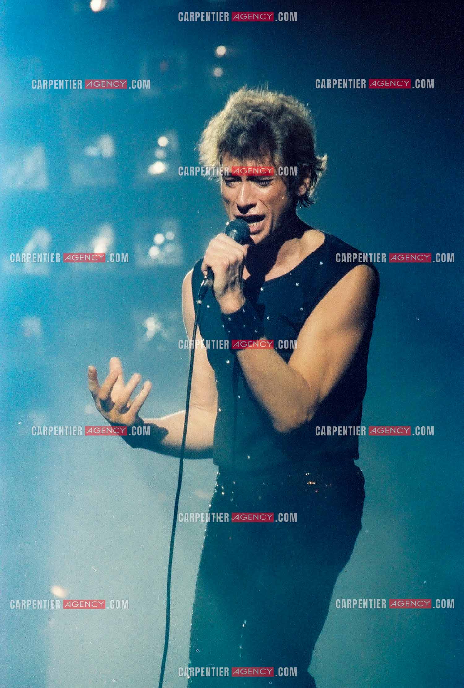Le chanteur Johnny Hallyday en concert au Zénith de Paris du 26 octobre 1984 au 8 janvier 1985. ( Exclusif )
