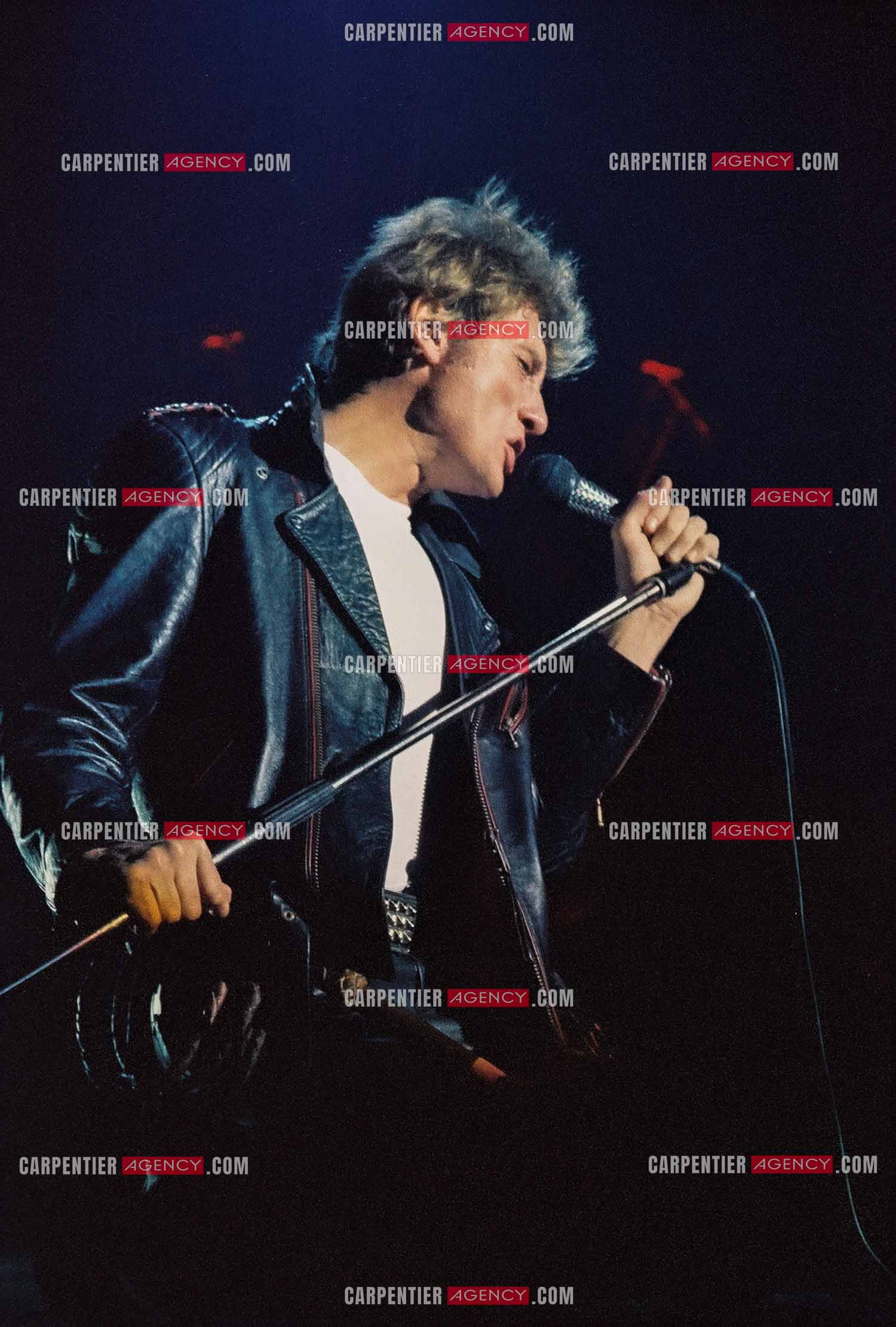 Le chanteur Johnny Hallyday en concert au Zénith de Paris du 26 octobre 1984 au 8 janvier 1985. ( Exclusif )