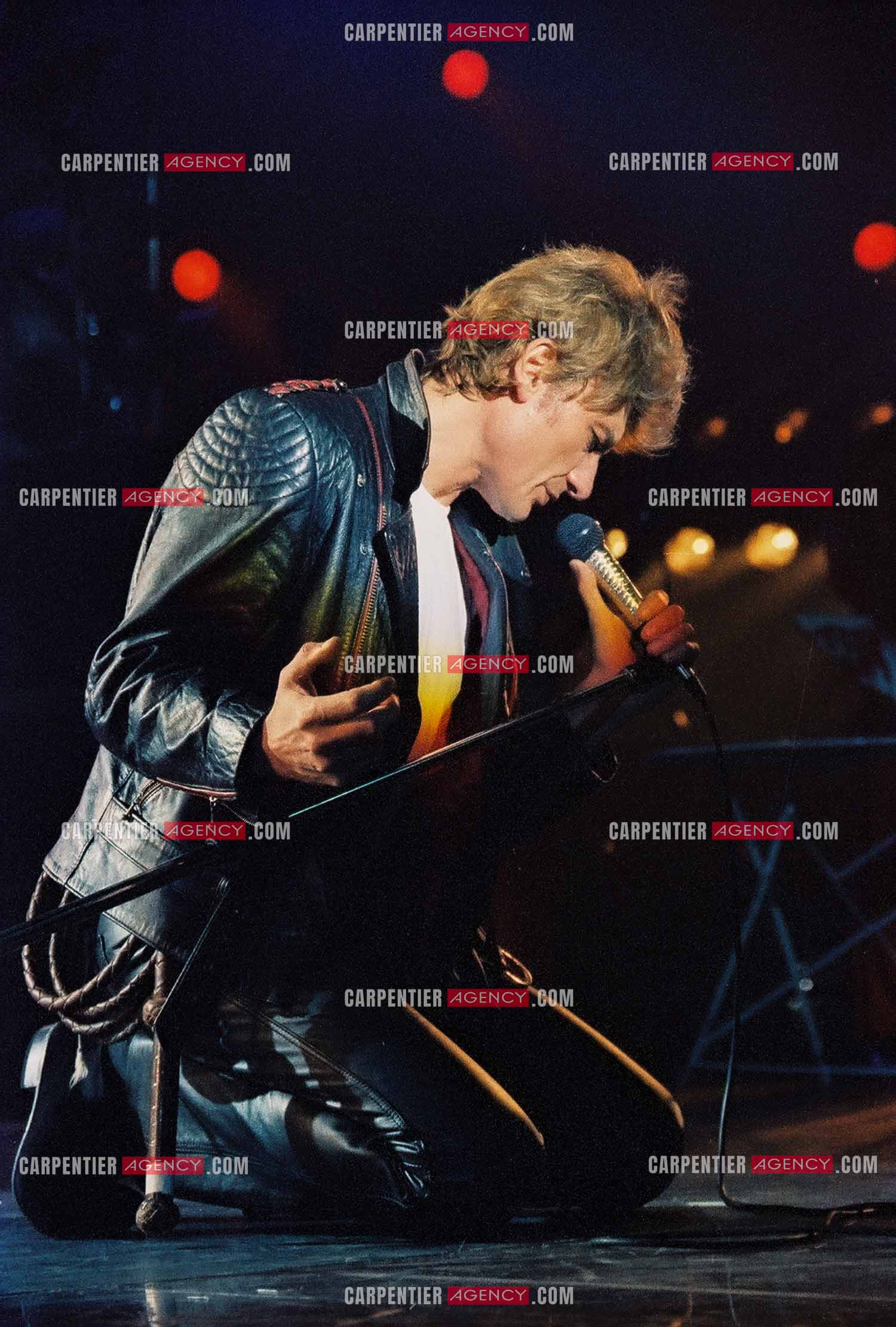 Le chanteur Johnny Hallyday en concert au Zénith de Paris du 26 octobre 1984 au 8 janvier 1985. ( Exclusif )