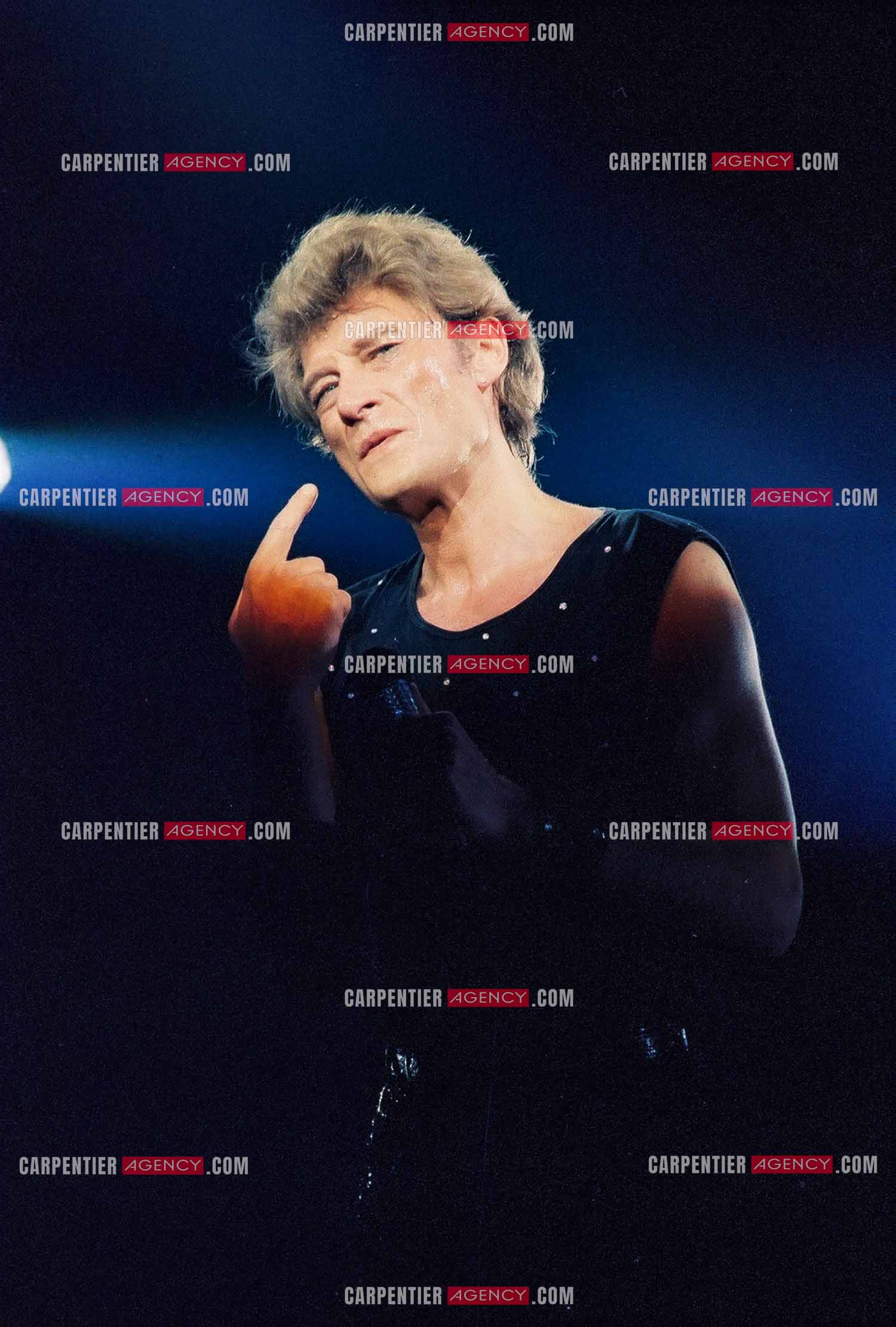 Le chanteur Johnny Hallyday en concert au Zénith de Paris du 26 octobre 1984 au 8 janvier 1985. ( Exclusif )