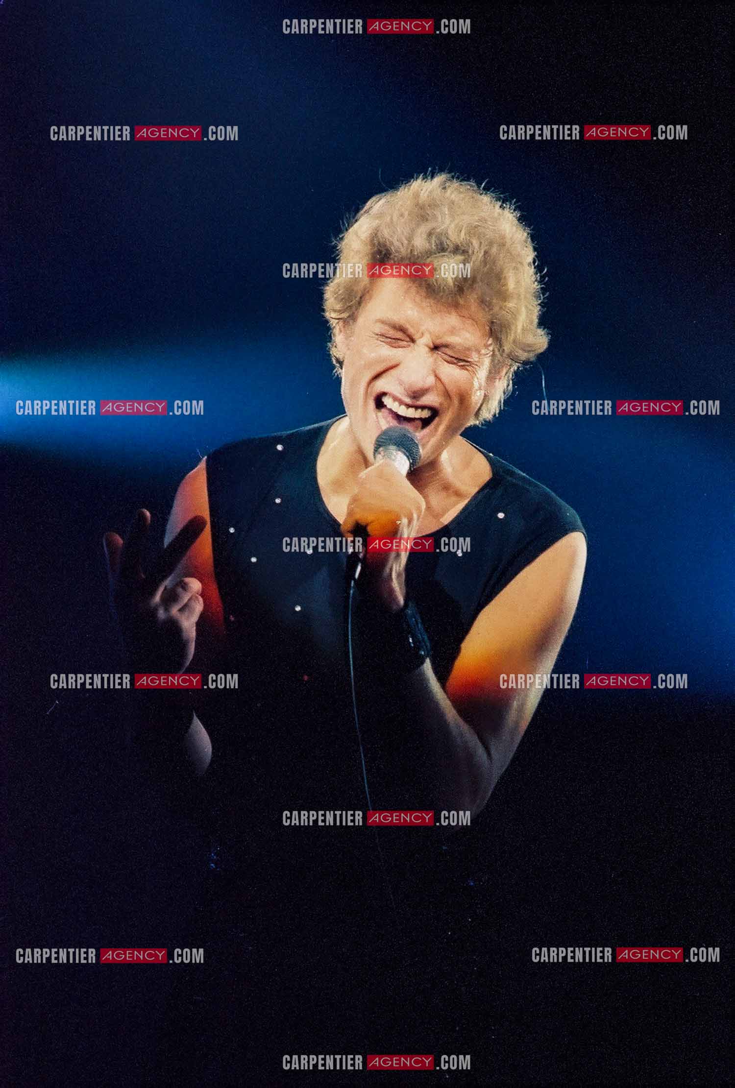 Le chanteur Johnny Hallyday en concert au Zénith de Paris du 26 octobre 1984 au 8 janvier 1985. ( Exclusif )