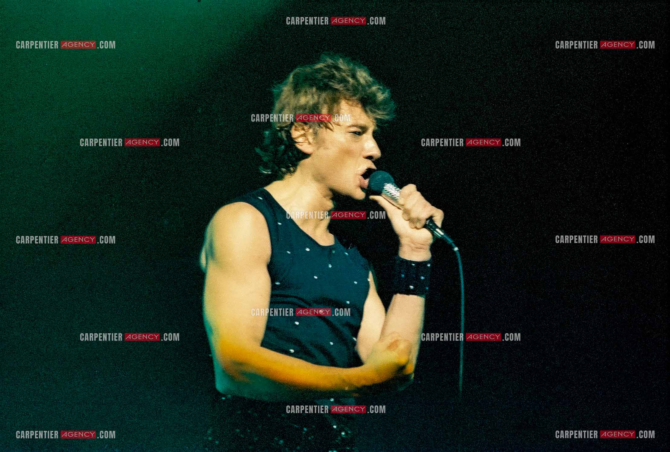 Le chanteur Johnny Hallyday en concert au Zénith de Paris du 26 octobre 1984 au 8 janvier 1985. ( Exclusif )