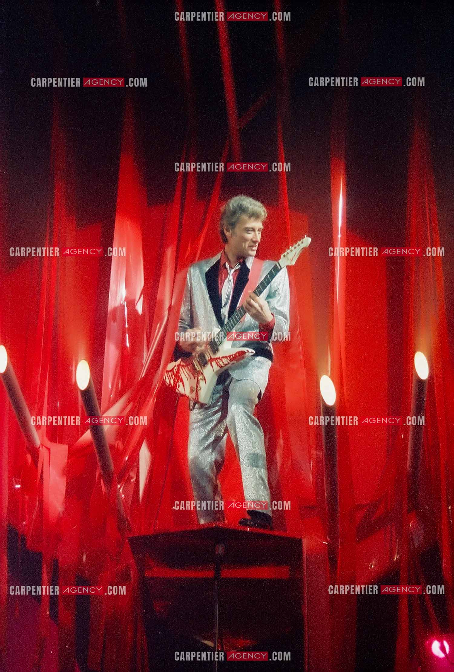 Le chanteur Johnny Hallyday en concert au Zénith de Paris du 26 octobre 1984 au 8 janvier 1985. ( Exclusif )