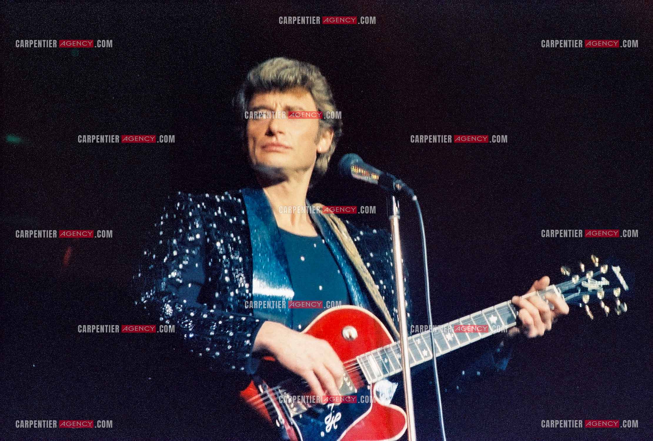 Le chanteur Johnny Hallyday en concert au Zénith de Paris du 26 octobre 1984 au 8 janvier 1985. ( Exclusif )