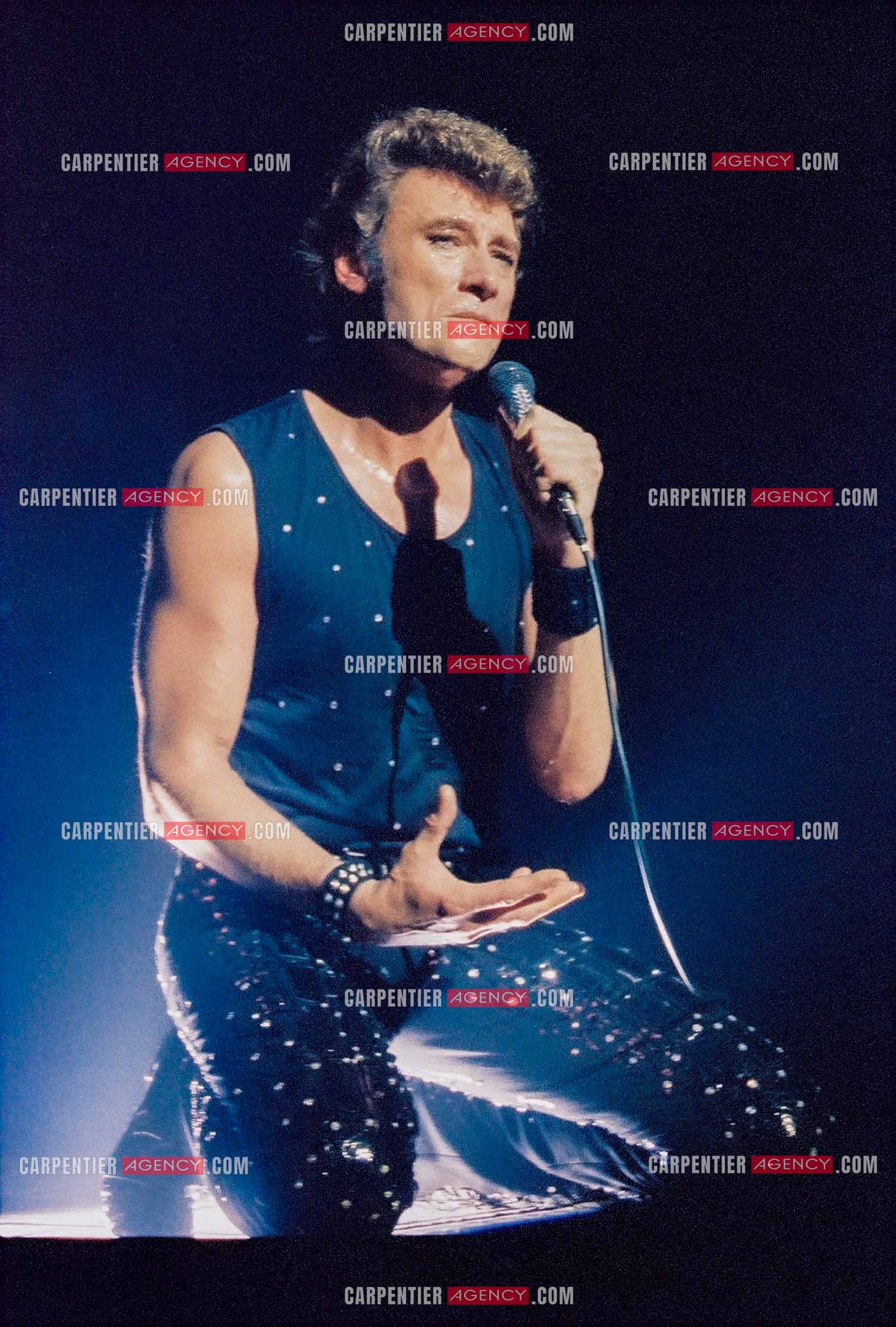 Le chanteur Johnny Hallyday en concert au Zénith de Paris du 26 octobre 1984 au 8 janvier 1985. ( Exclusif )